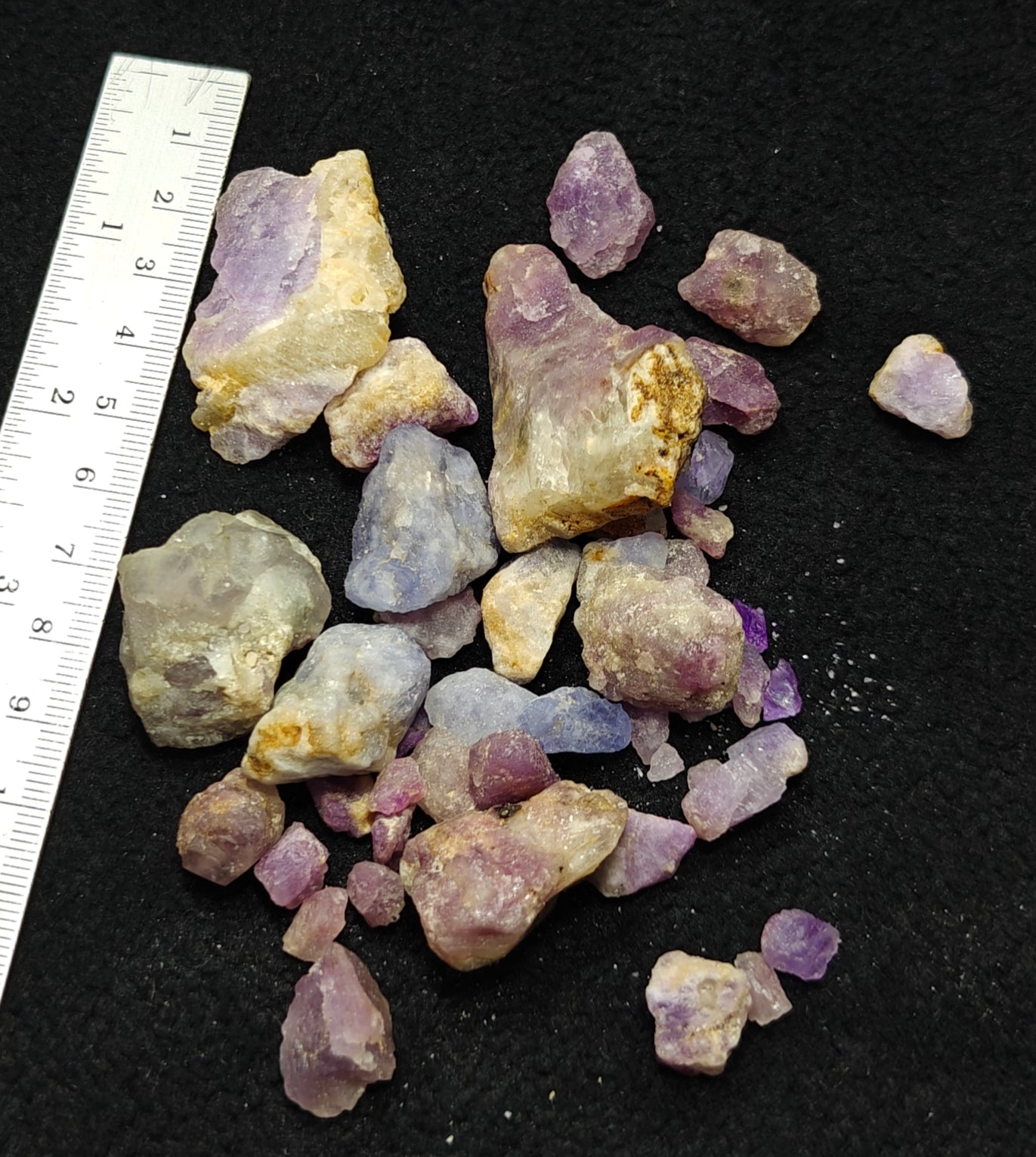 Rough Hackmanite Highly Tenebrescent Lot 100 grams