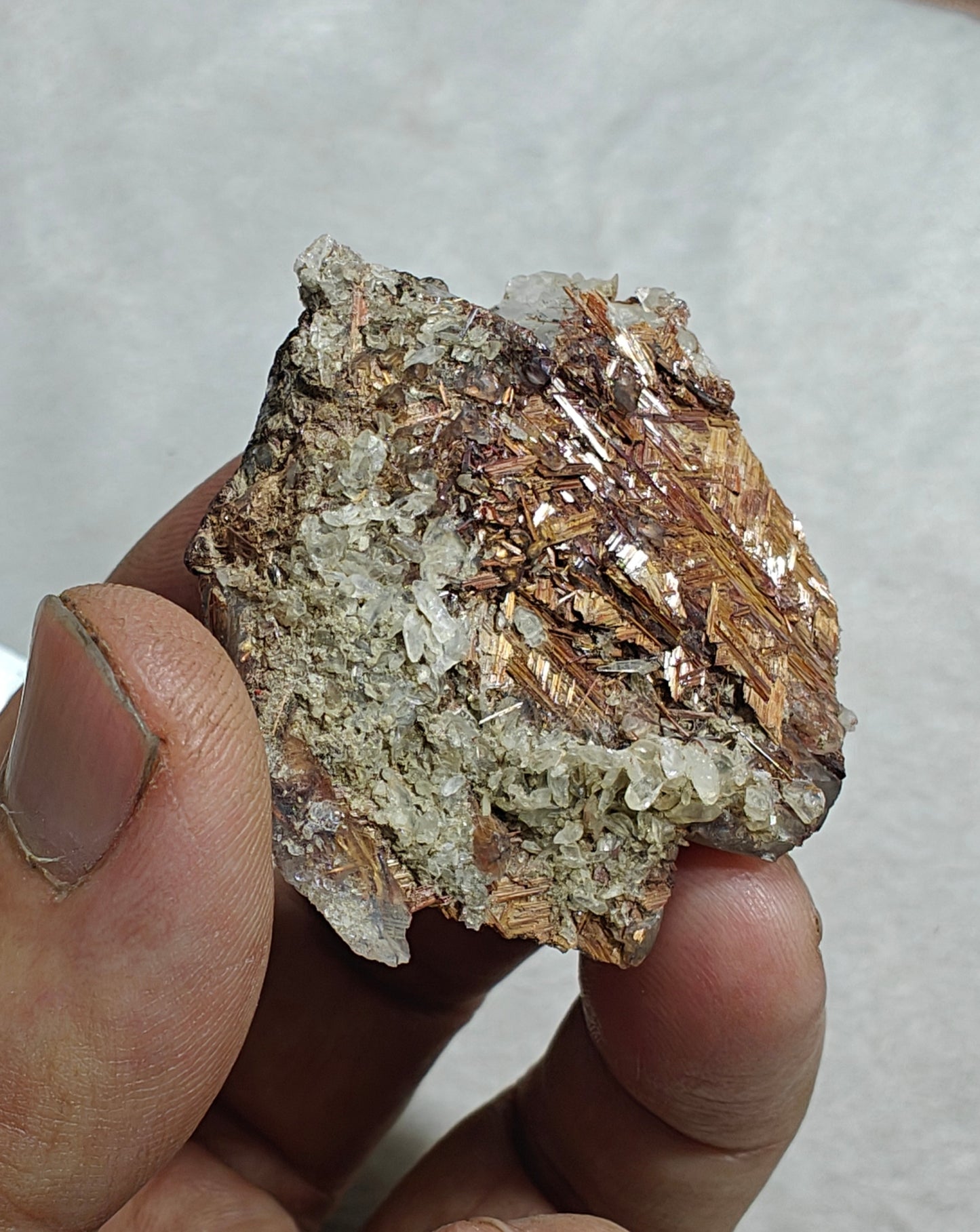 Natural Quartz Crystal with Rutiles Saginite 36 grams