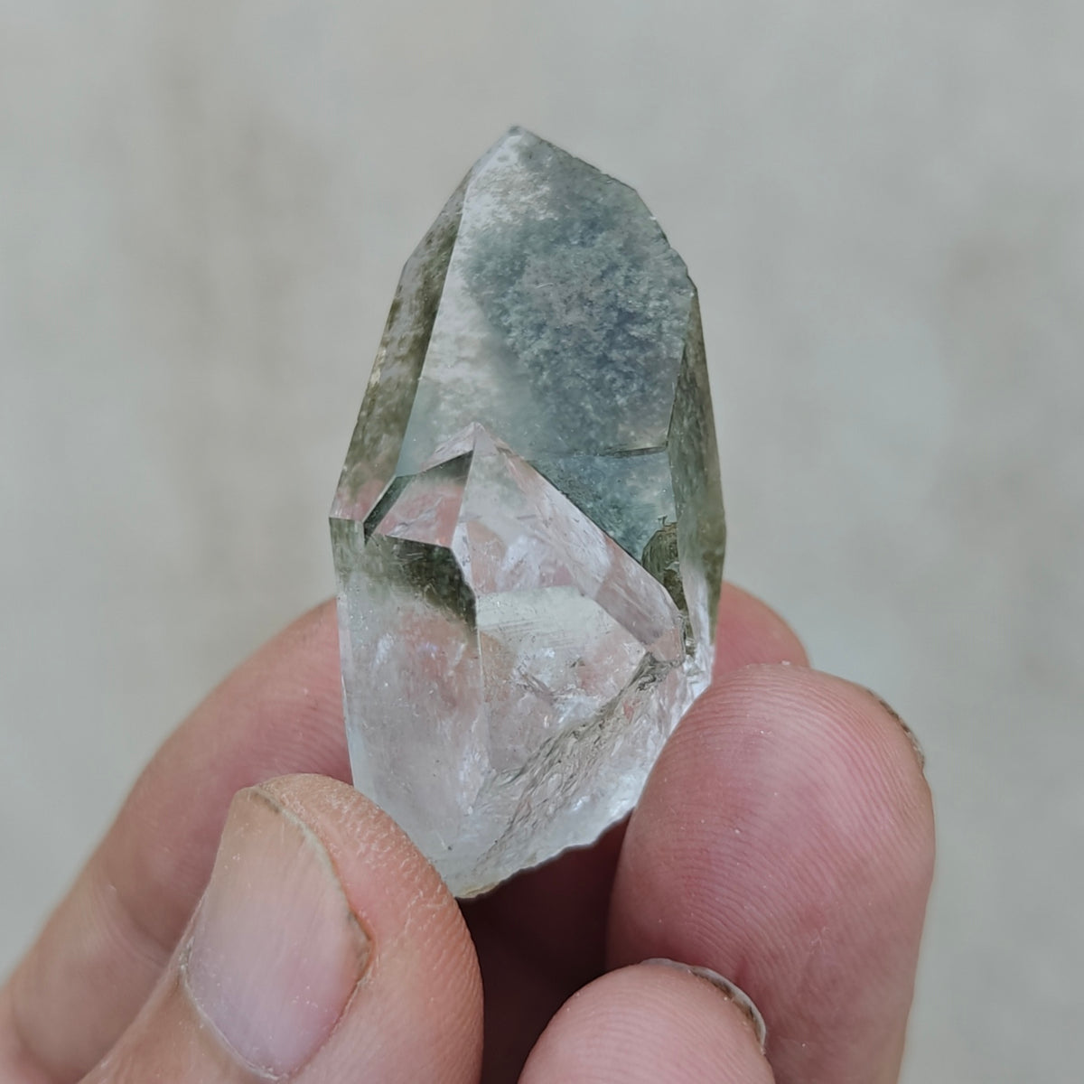Natural chlorite Quartz crystal 22 grams