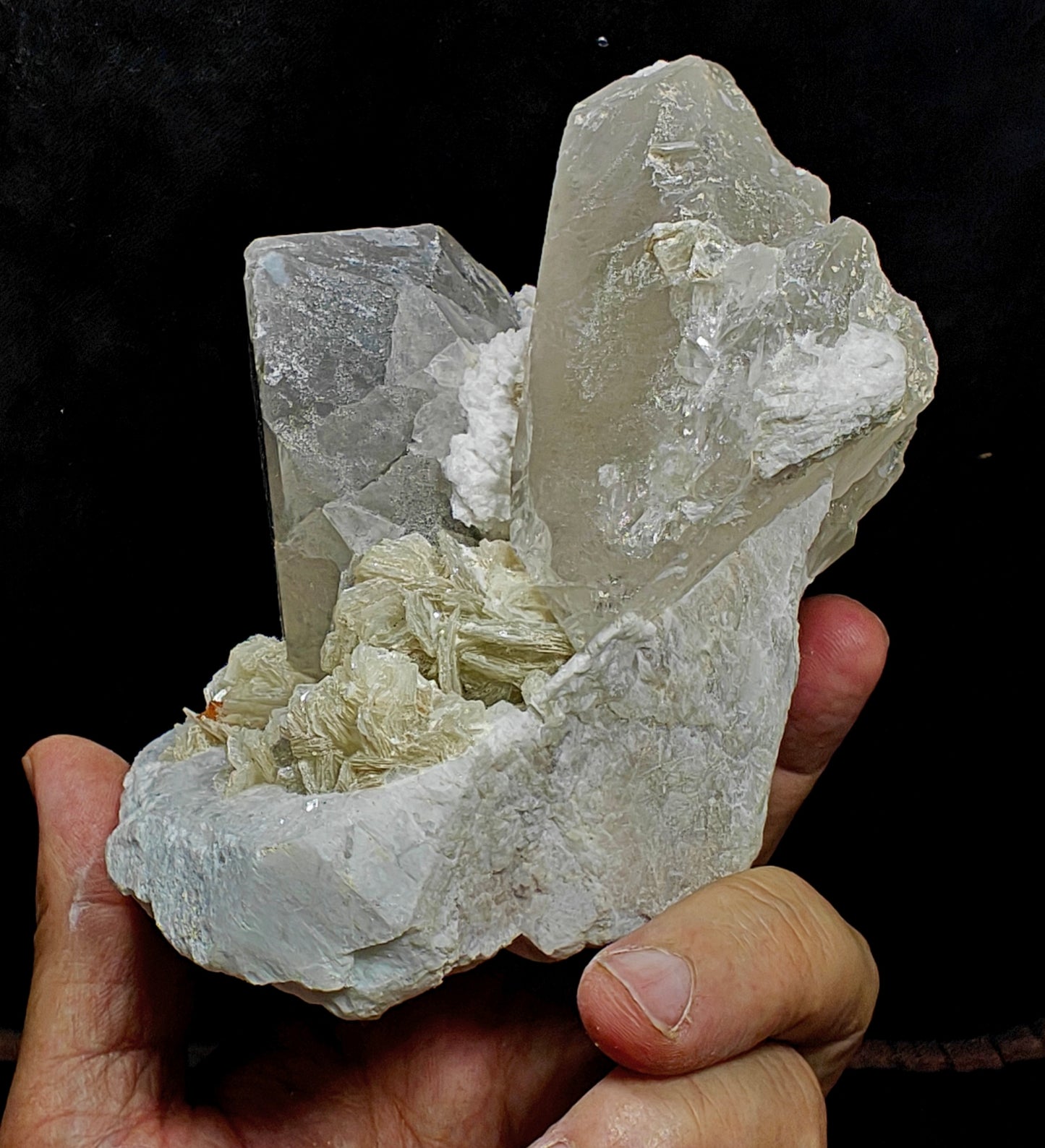 Amazing specimen of quartz crystals on Albite with muscovite and microlite 1099 grams