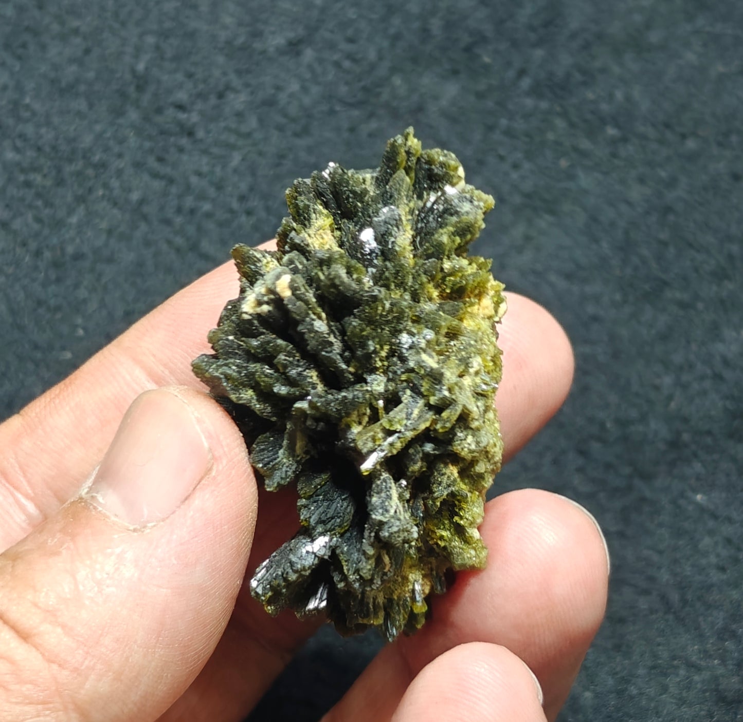 An amazing quartz and Epidote cluster with beautiful terminations 52 grams