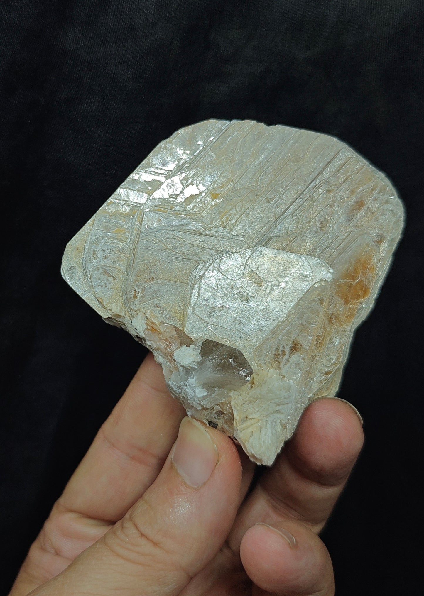 Mica variety muscovite 179 grams