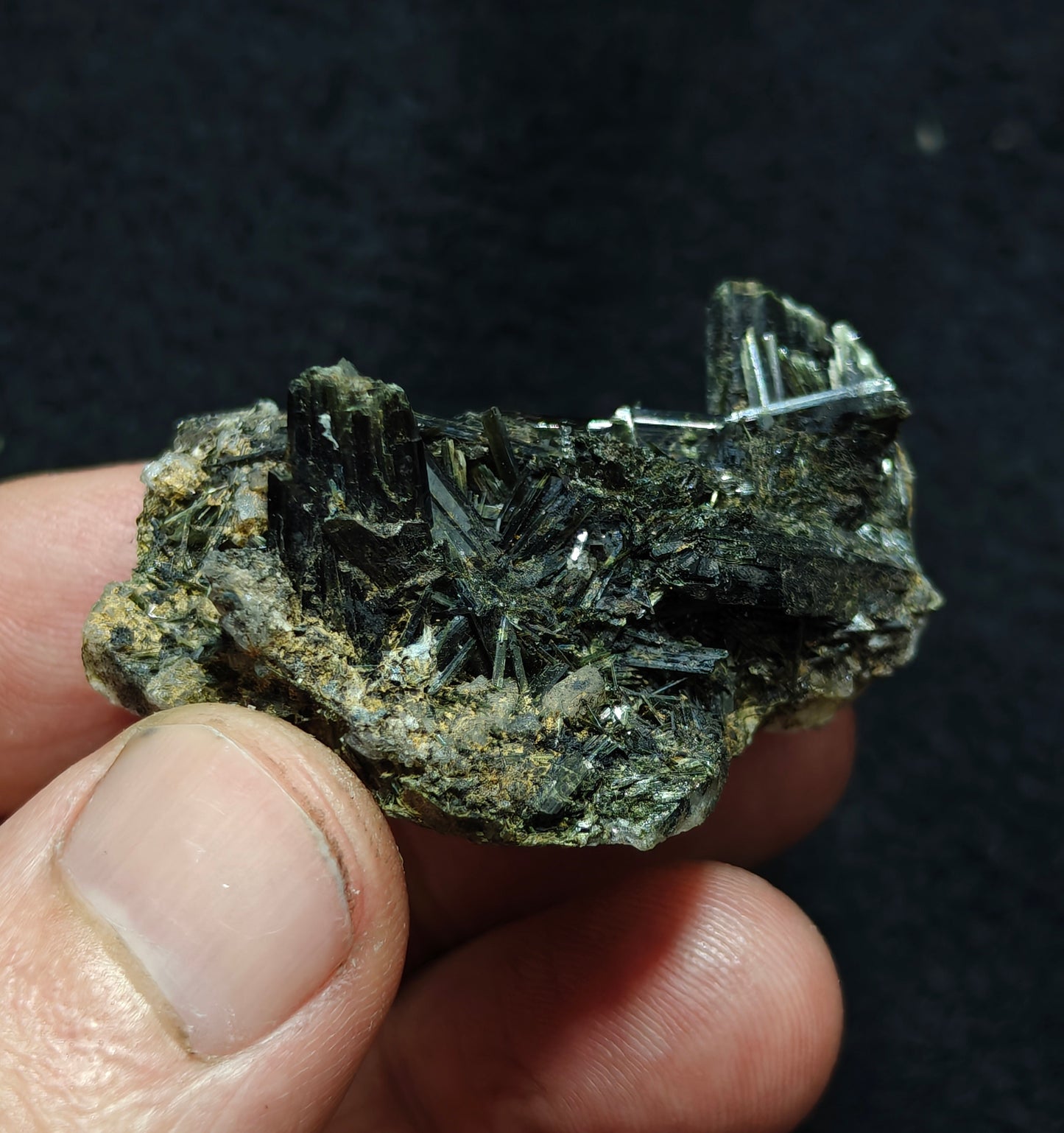 Natural Aegirine cluster 32 grams