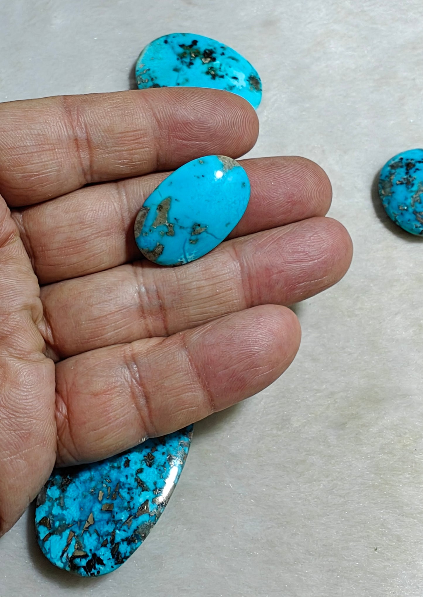 6 turquoise cabochons 82 grams