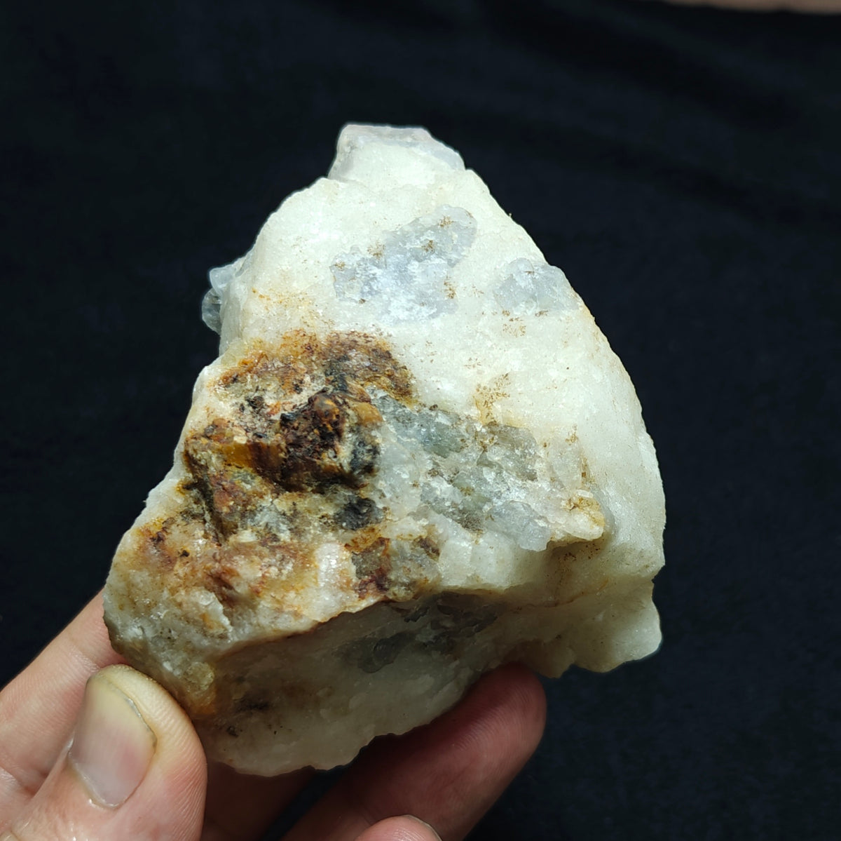 UV reactive tenebrescent Fluorescent Hackmanite 281 grams