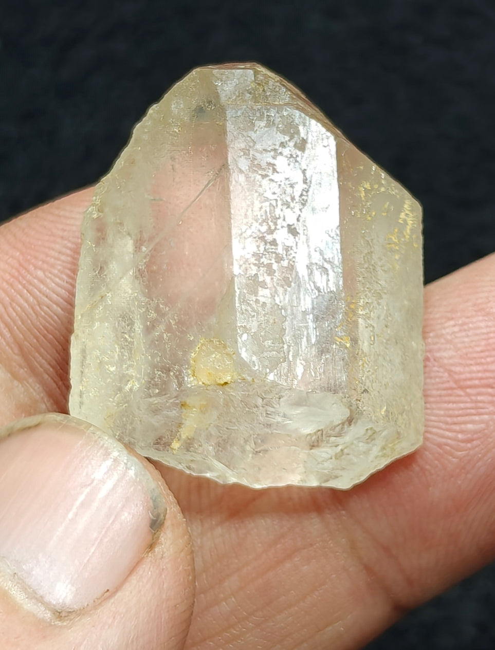 An amazing Beautiful specimen of gwindel Quartz Crystal 11 grams