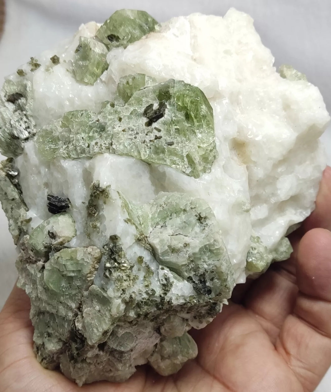 Green diopside crystals on matrix with mica 1067 grams