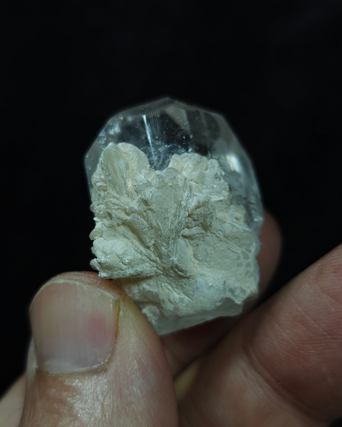 Natural perfectly terminated Topaz crystal 33 grams