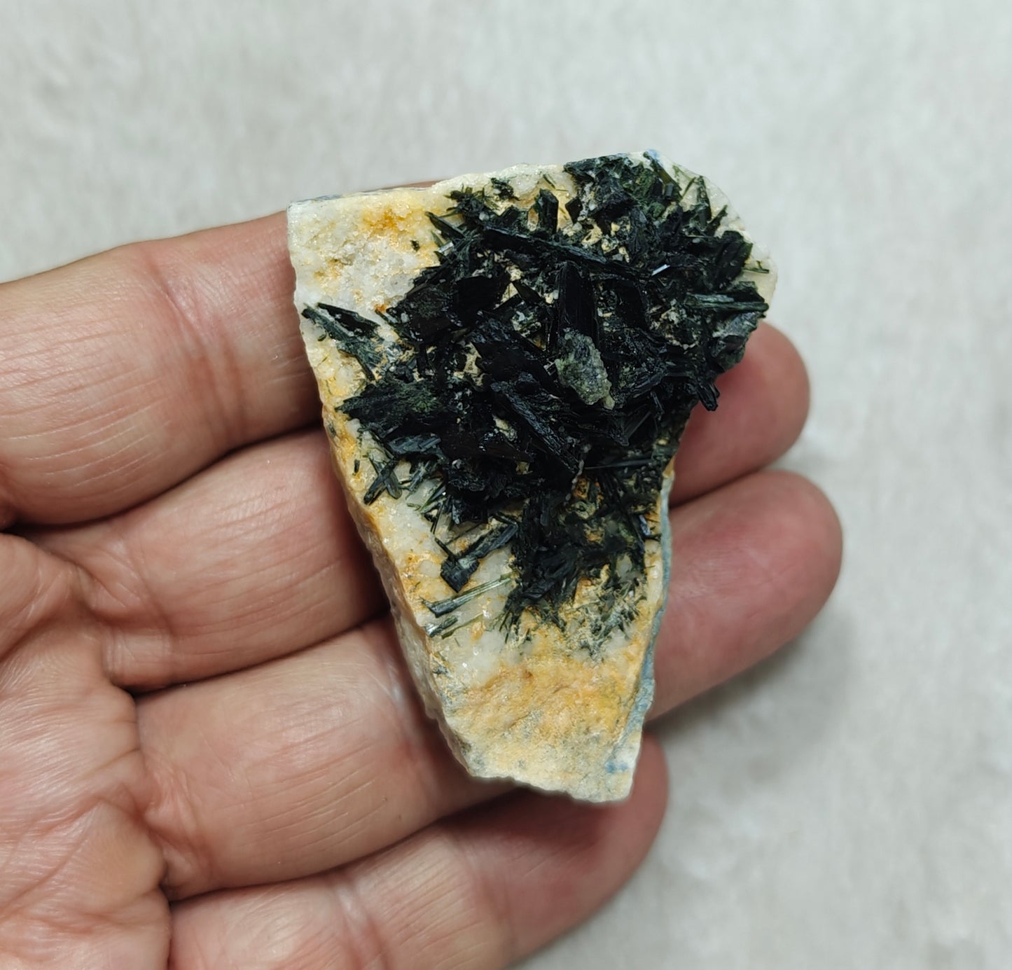 Aegirine crystals cluster specimen 67 grams