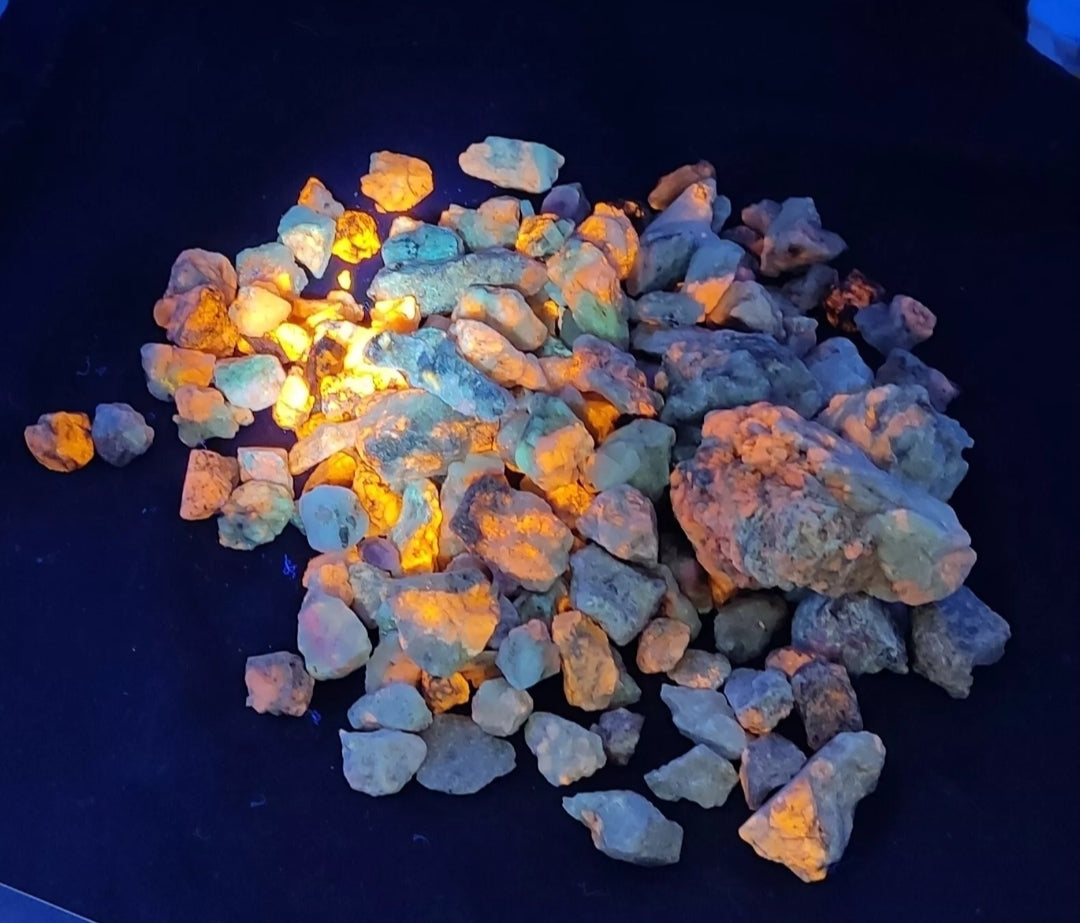 1200 grams fluorescent Hackmanite