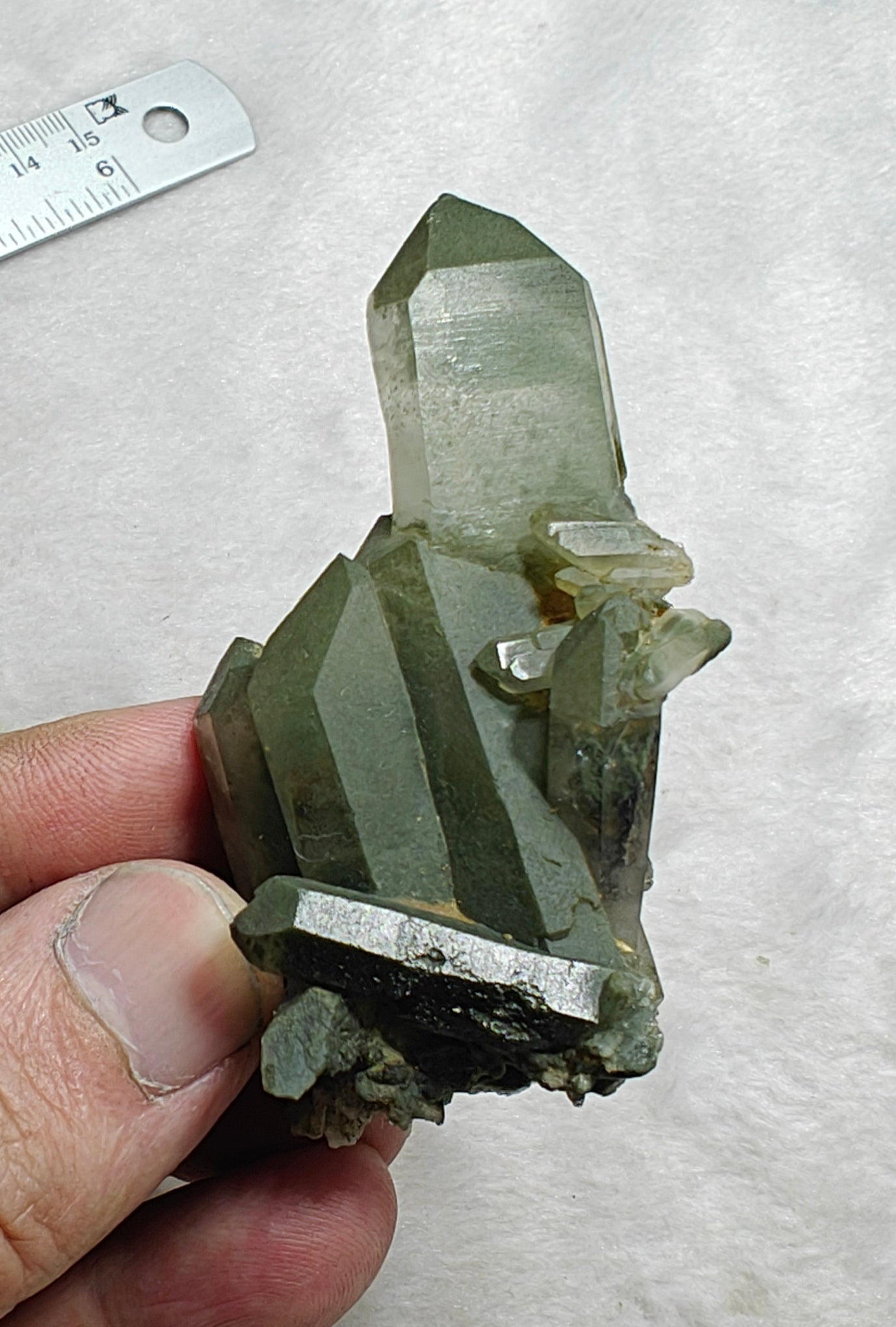 Natural terminated Chlorite Quartz cluster 67 grams