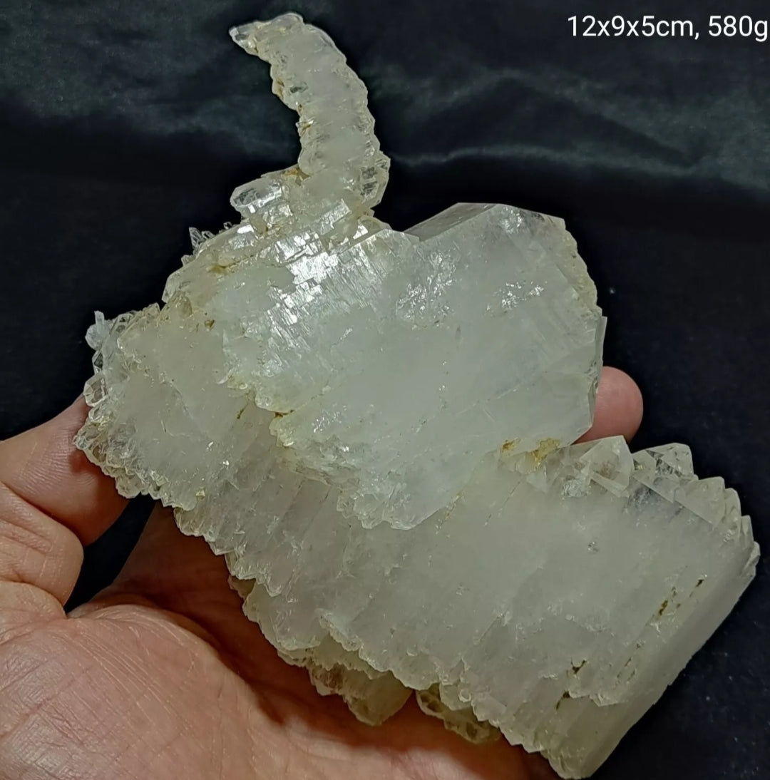 Very aesthetic quartz cluster cabinet size specimen 580 grams