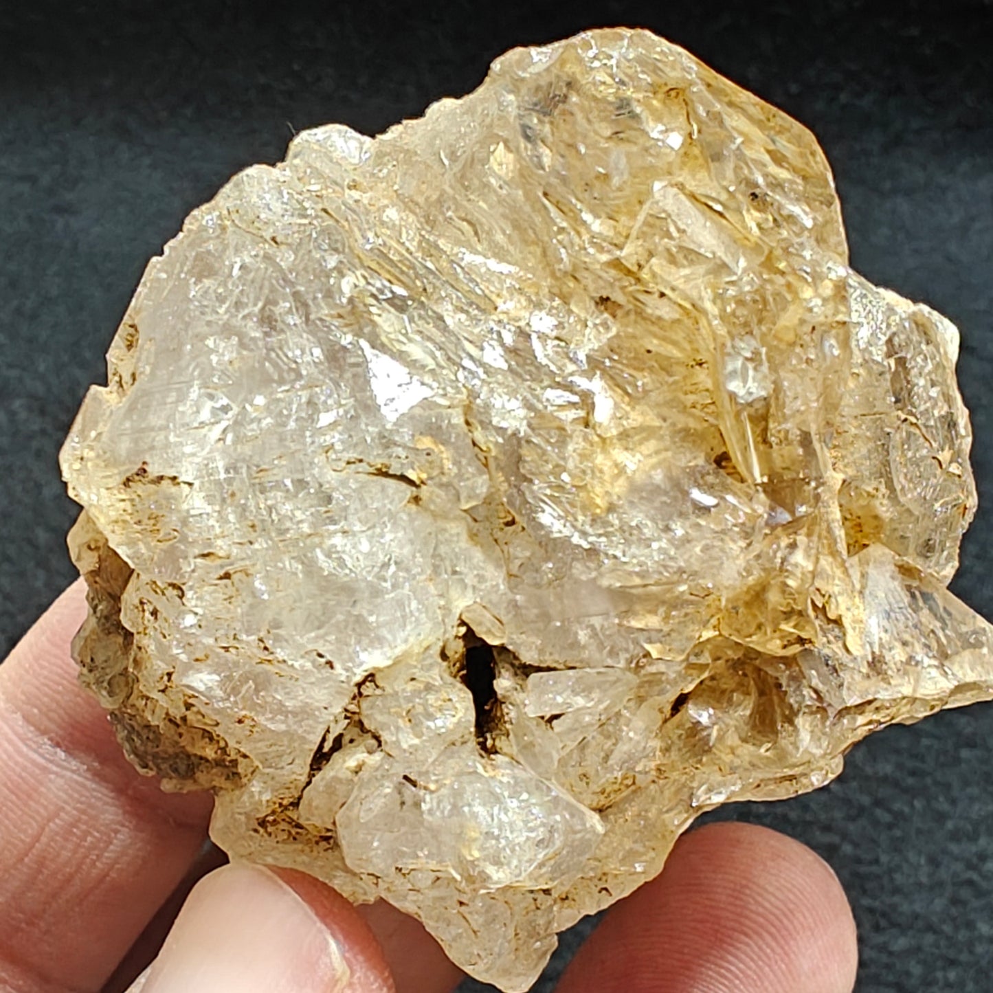 Natural window quartz fenster quartz crystal 111 grams