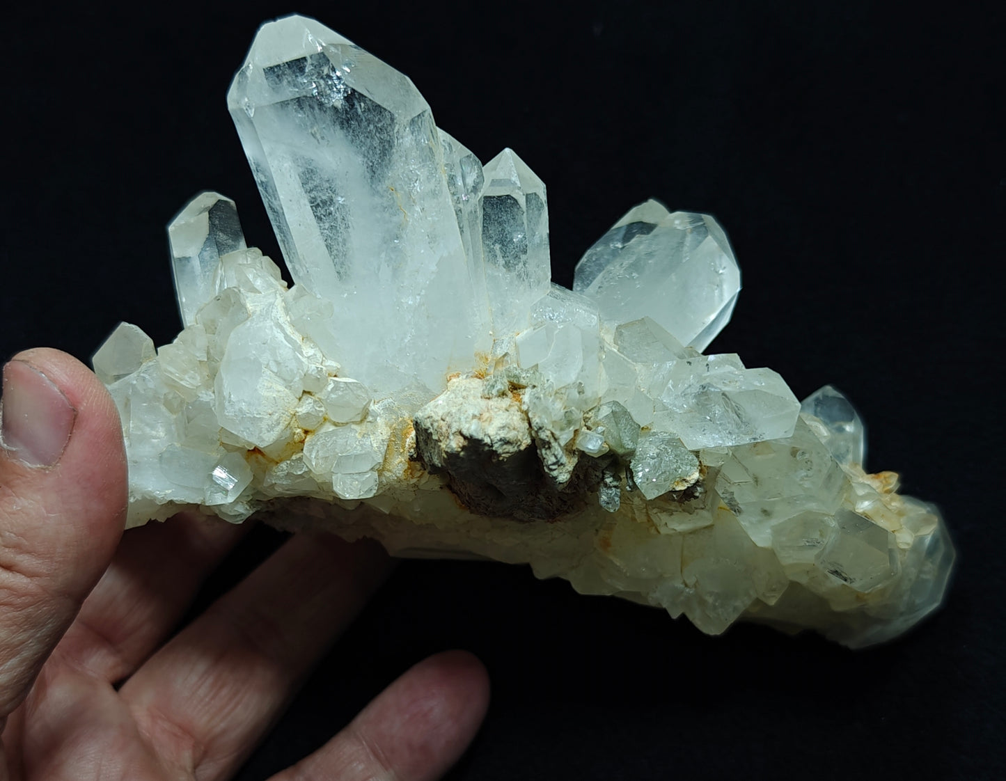 An amazing specimen terminated quartz crystals with faden and chlorite inclusions 639 grams