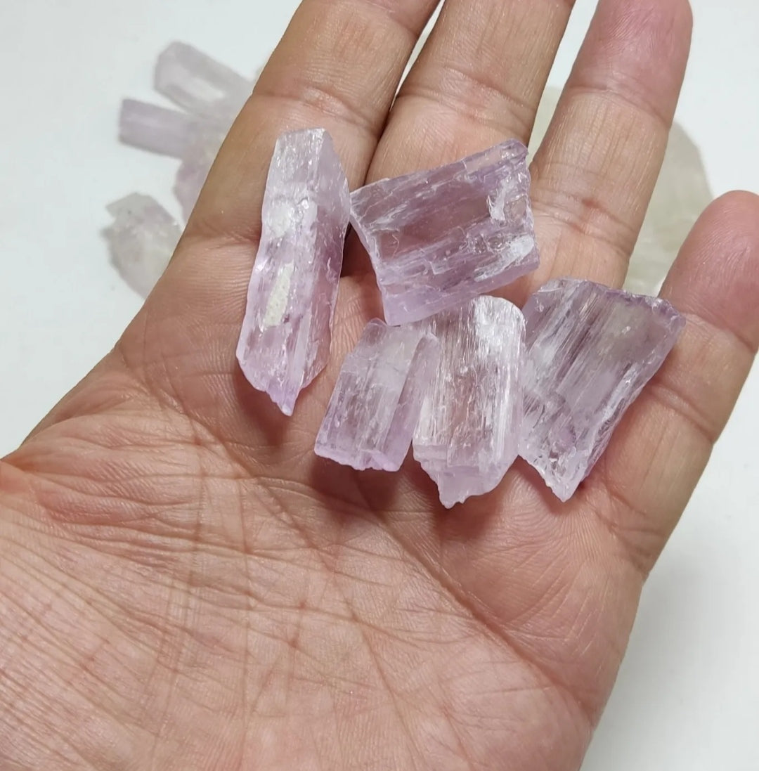 380 grams lot of rough Kunzite/spodumene