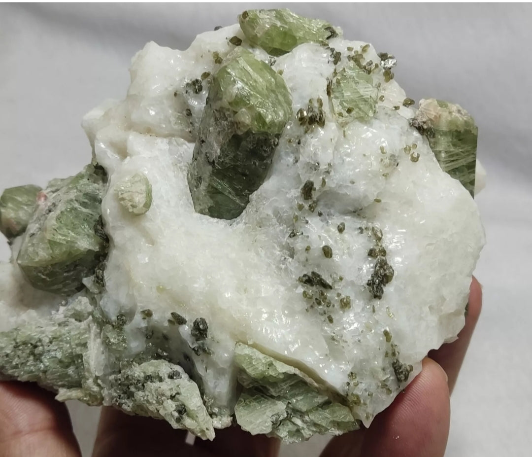 Green diopside crystals on matrix with mica 1067 grams