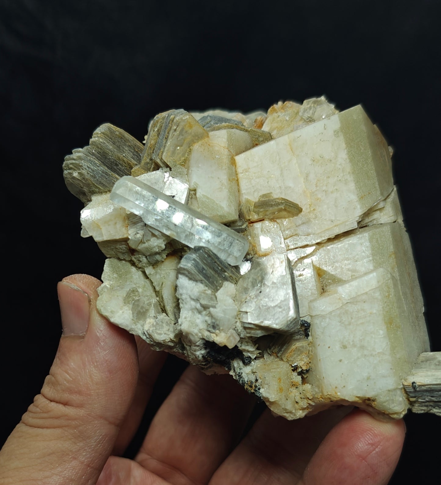 Aquamarine Crystal on matrix of Albite with Mica 452 grams