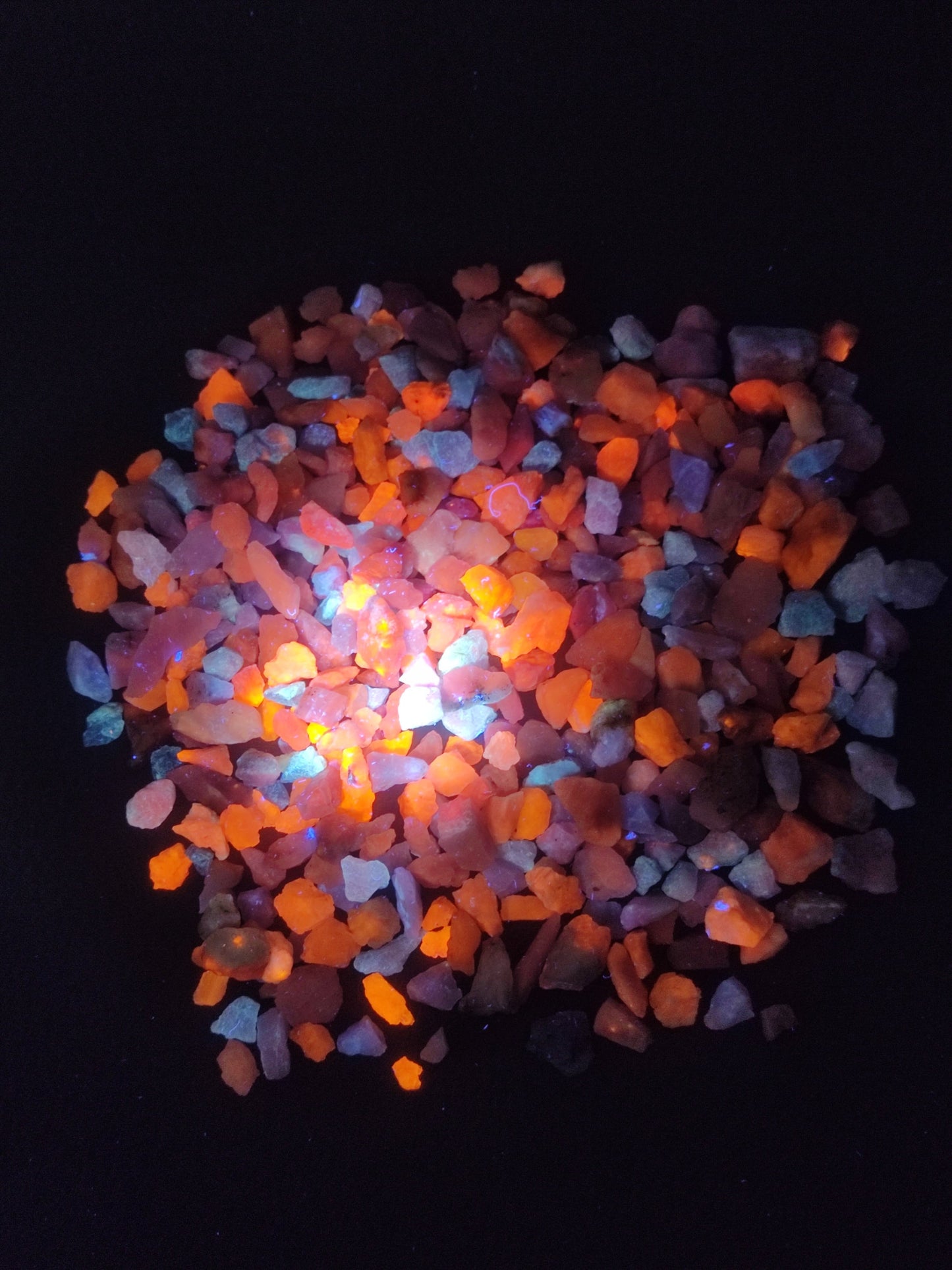 Fluorescent Hackmanite collection 120 grams