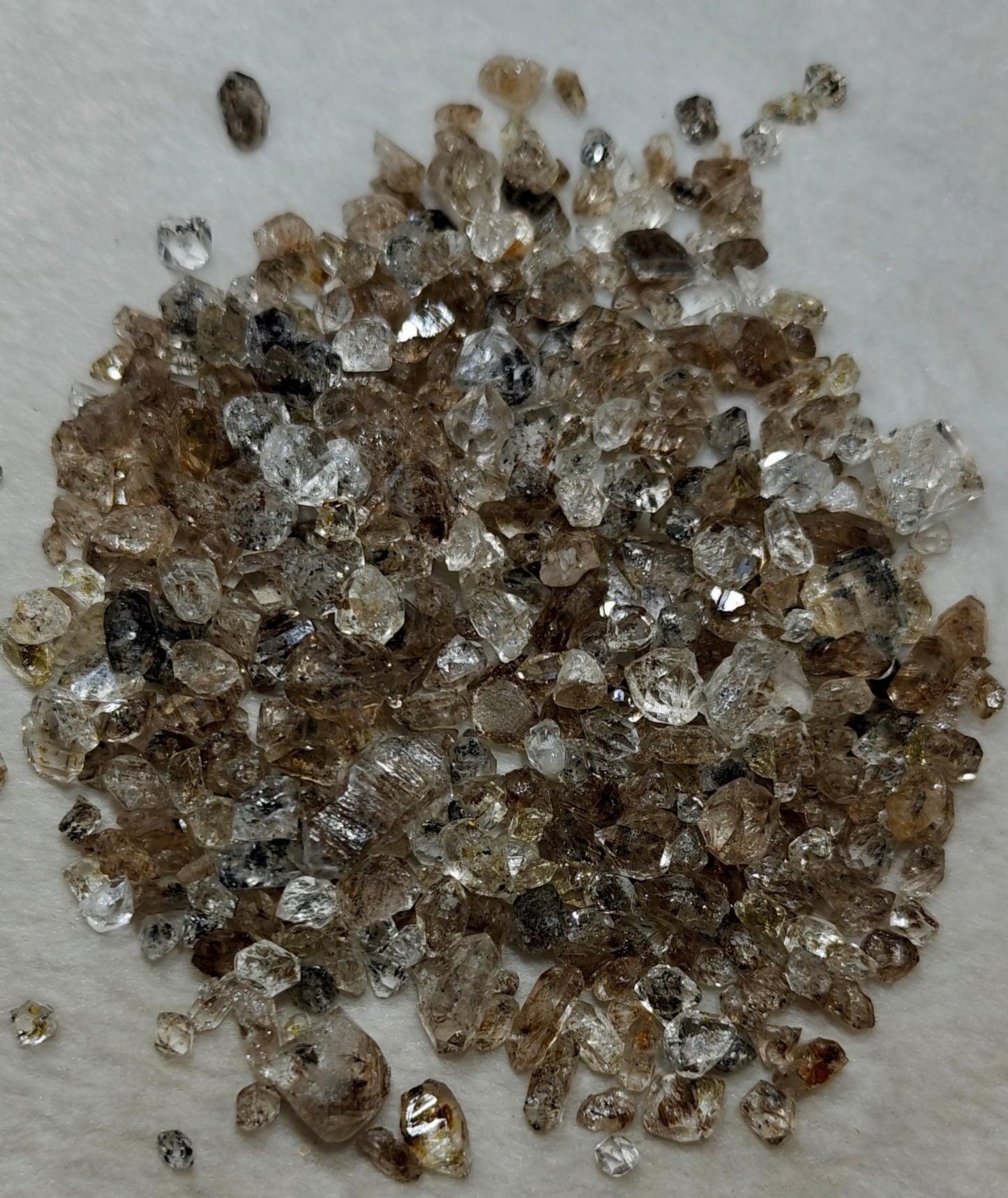 70 gram Fluorescent Diamond Quartz crystals with petroleum and Carbon inclusions