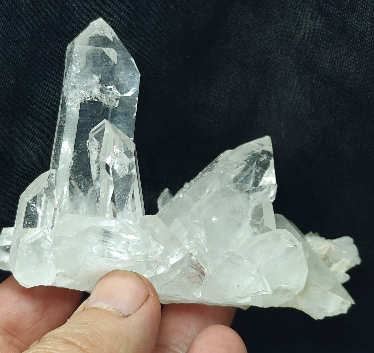 Natural terminated clear Quartz Crystal cluster 143 grams