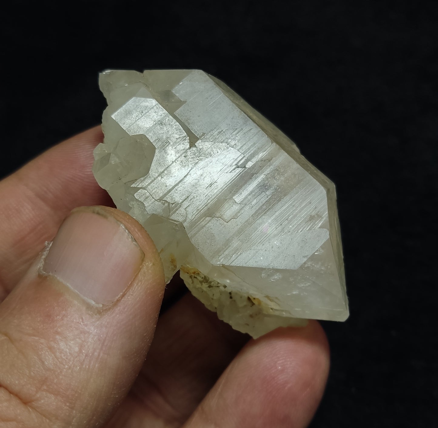 Natural terminated gwindel Like Quartz crystal 63 grams