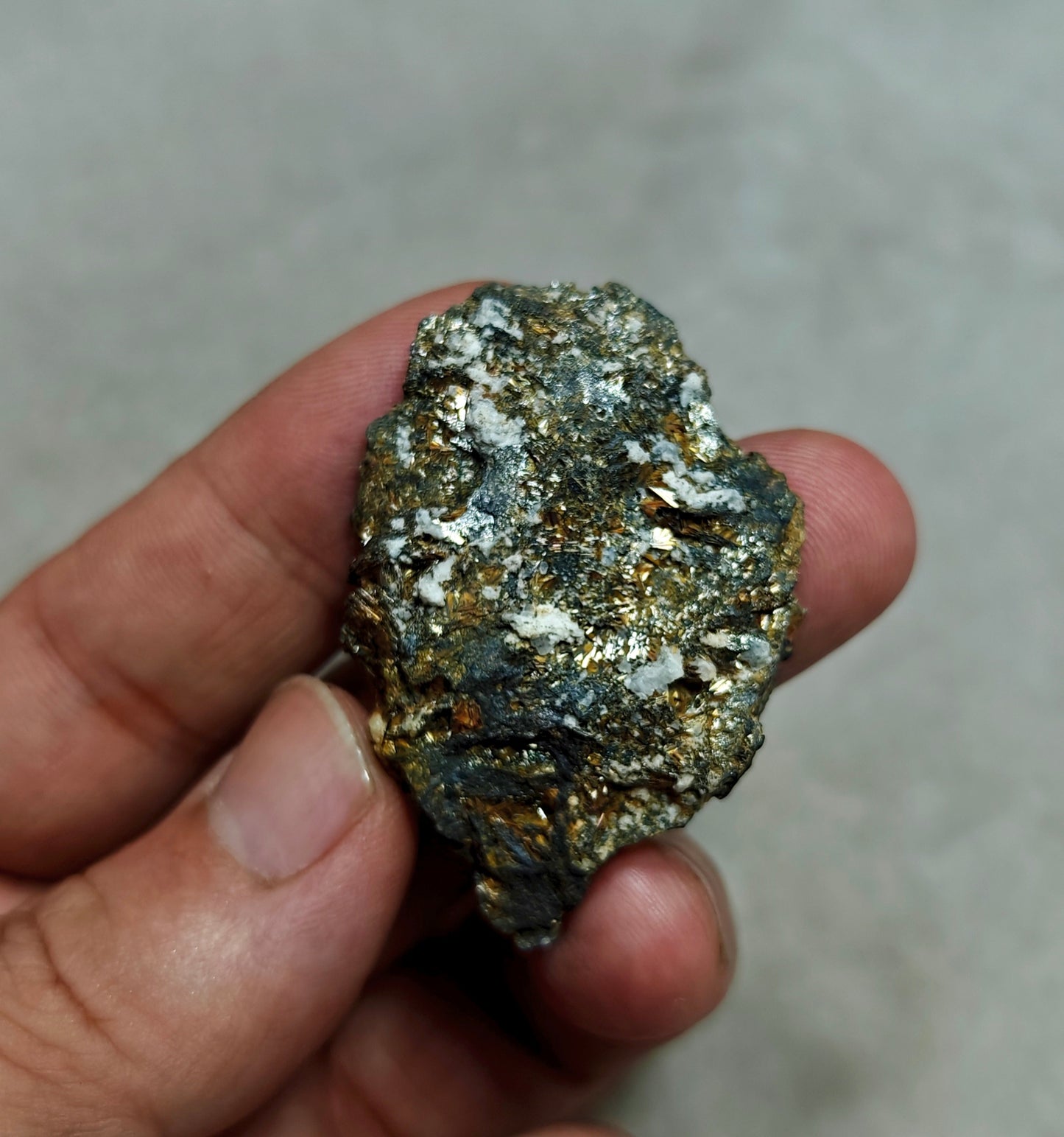 Rutile on hematite 29 grams