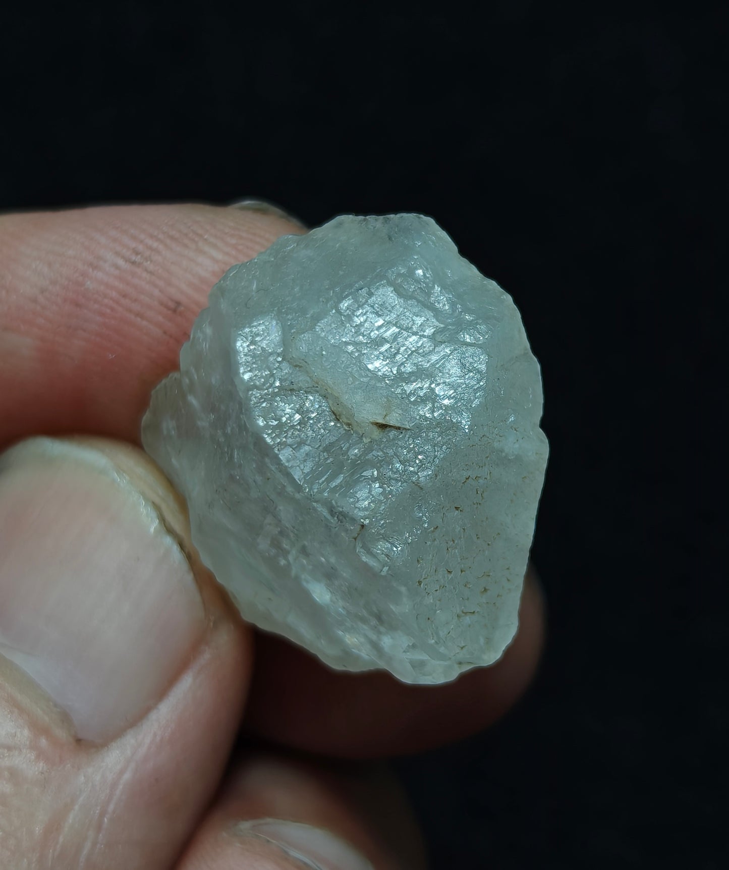 Natural gwindel quartz crystal 9 grams