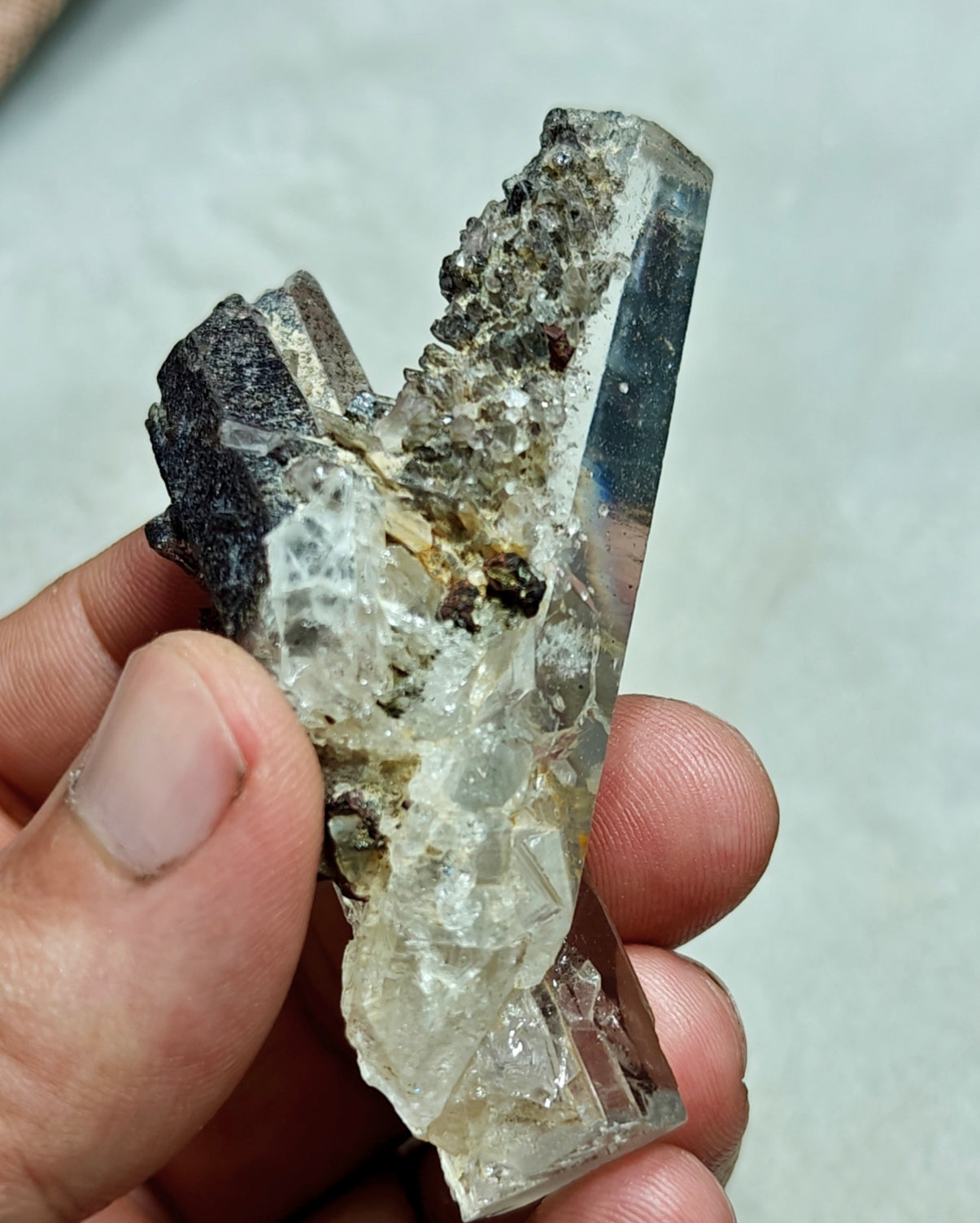 An amazing lodolite quartz twin crystals specimen 56 grams