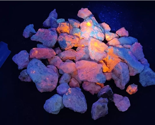 1200 grams fluorescent Hackmanite