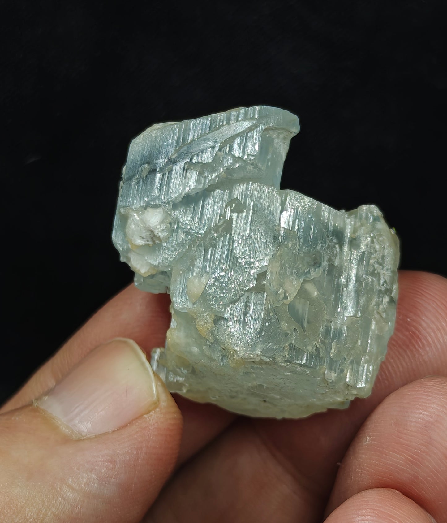 Etched Aquamarine floater Crystal 21 grams