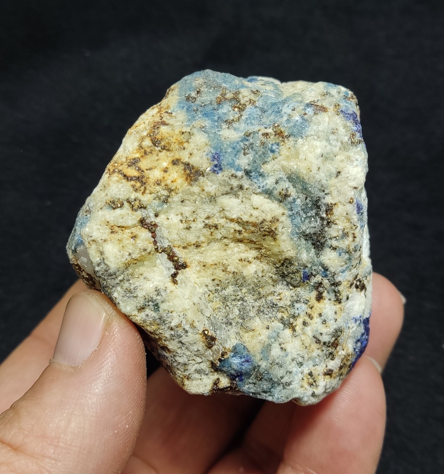 Lazurite/Sodalite/hauynite with Partly Fluorescent 274 grams