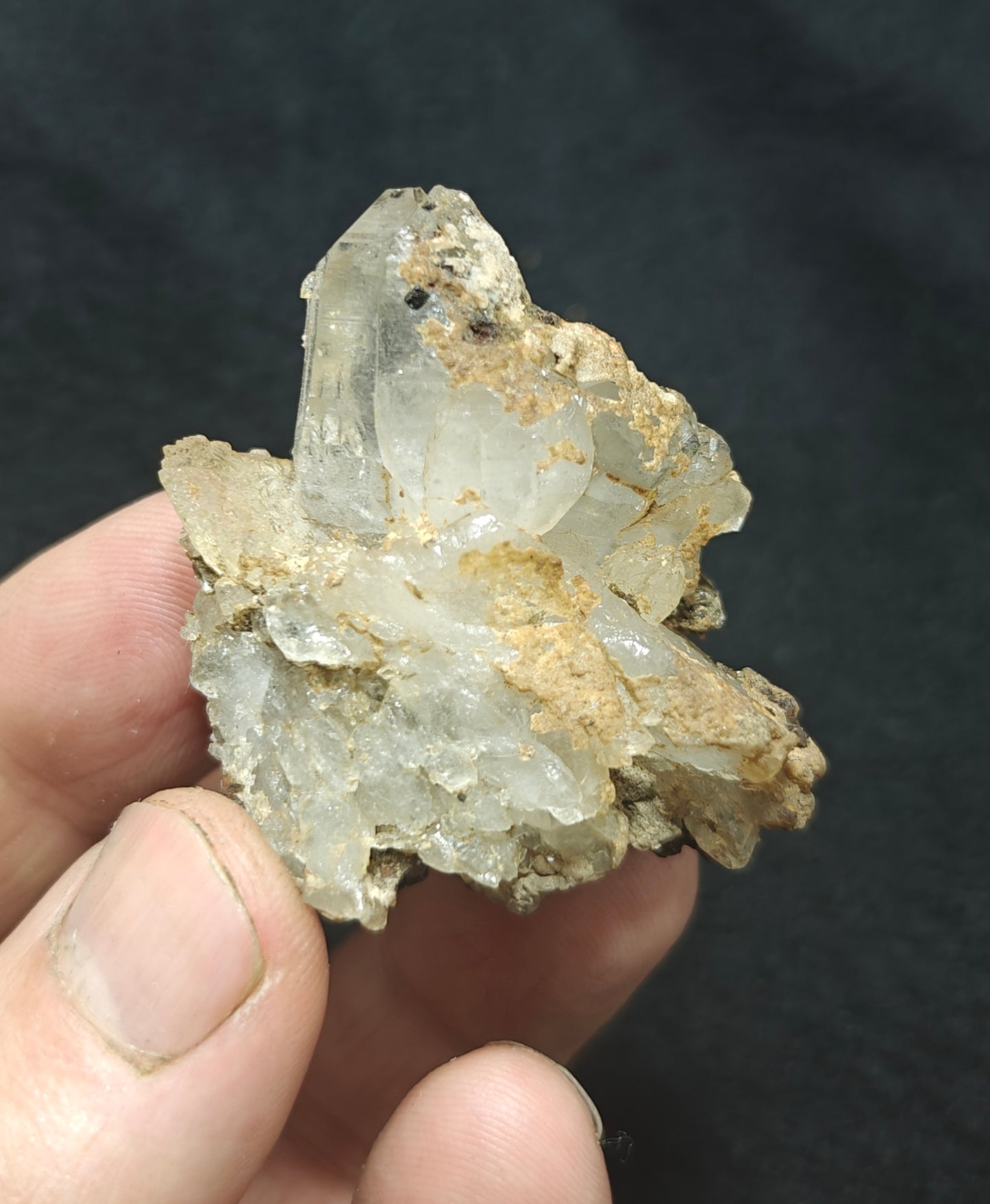 Natural Quartz with siderite 41 grams