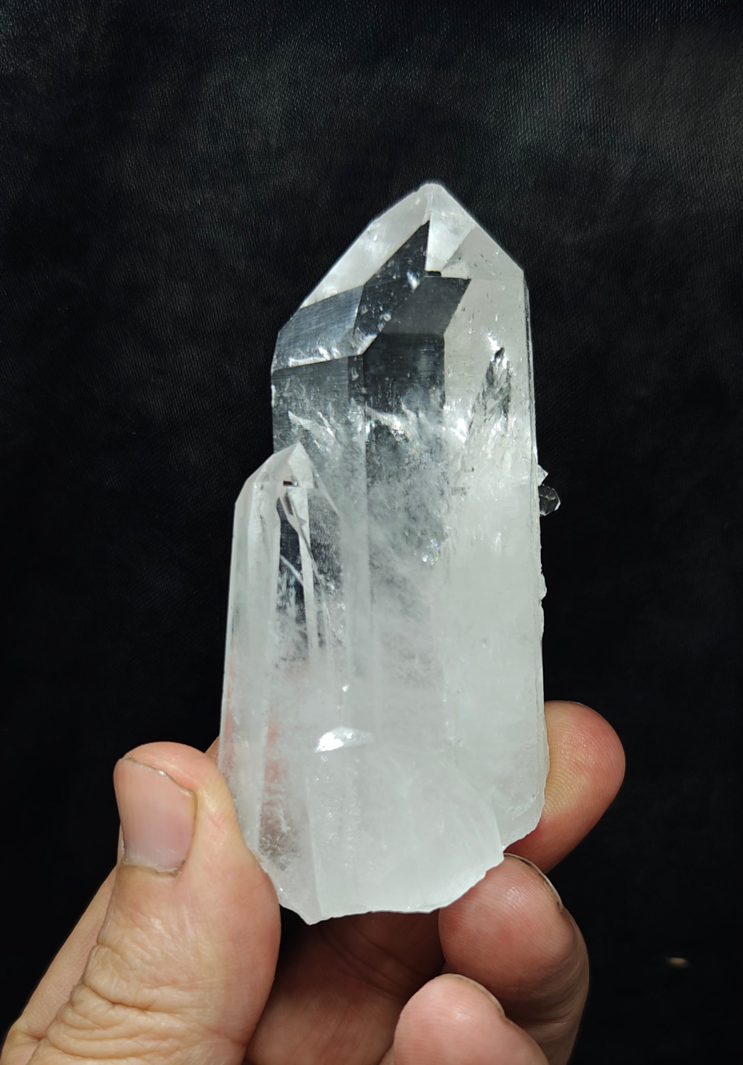 An amazing terminated twin Quartz Crystals specimen 142 grams
