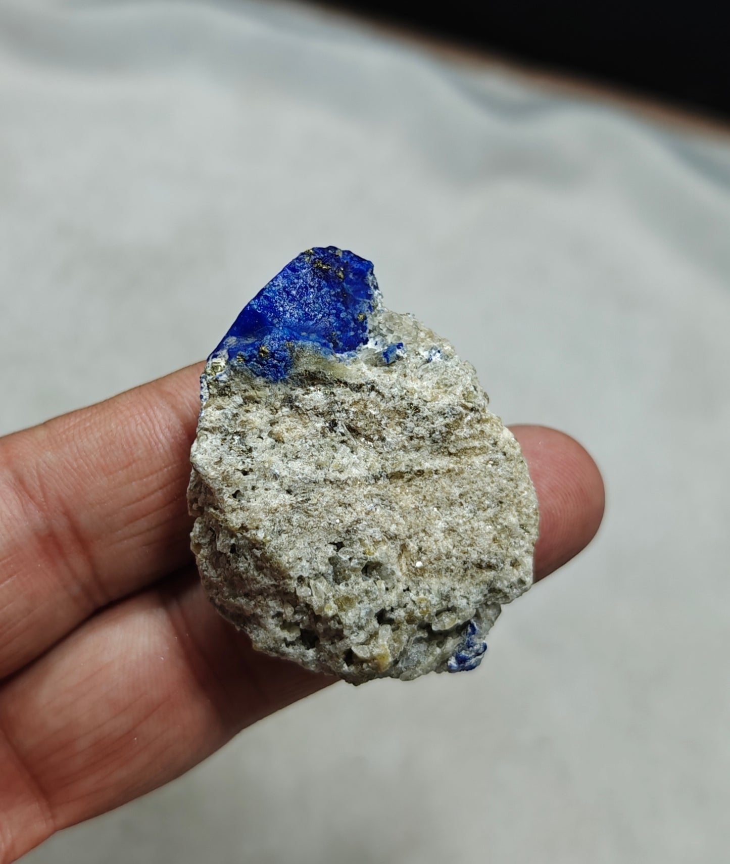 Amazing single Lazurite specimen on matrix 35 grams