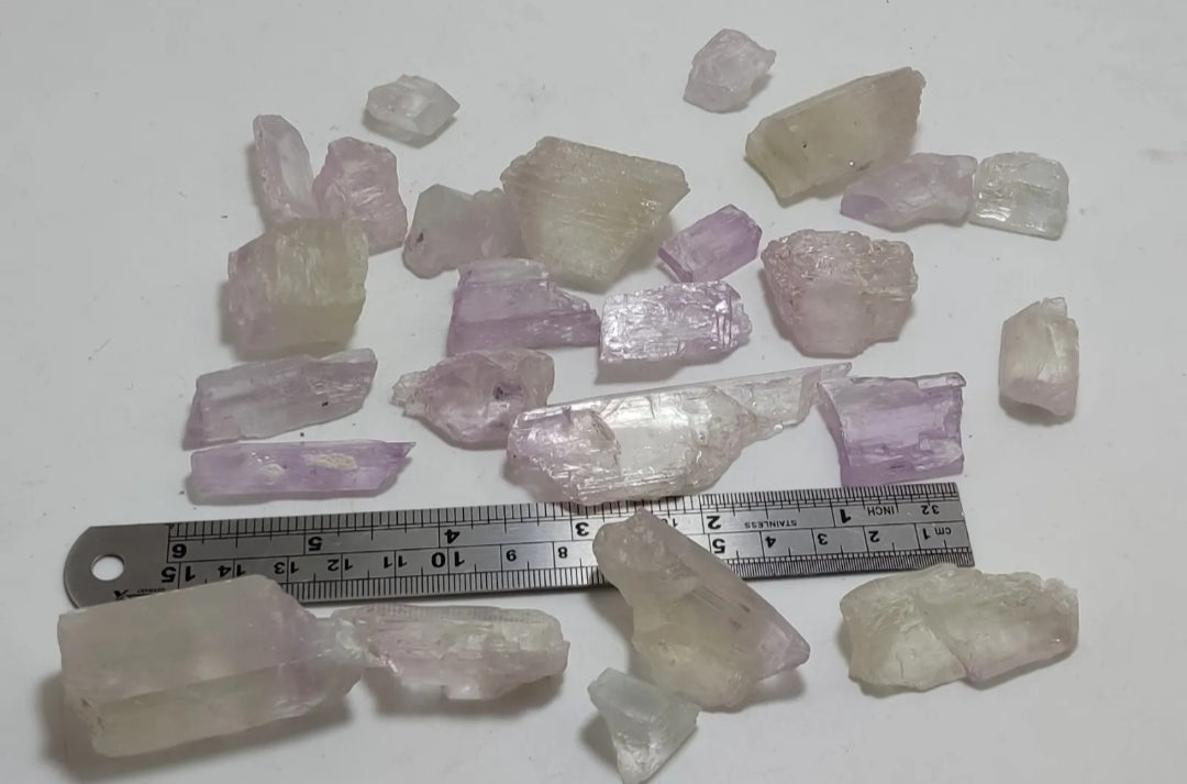 380 grams lot of rough Kunzite/spodumene