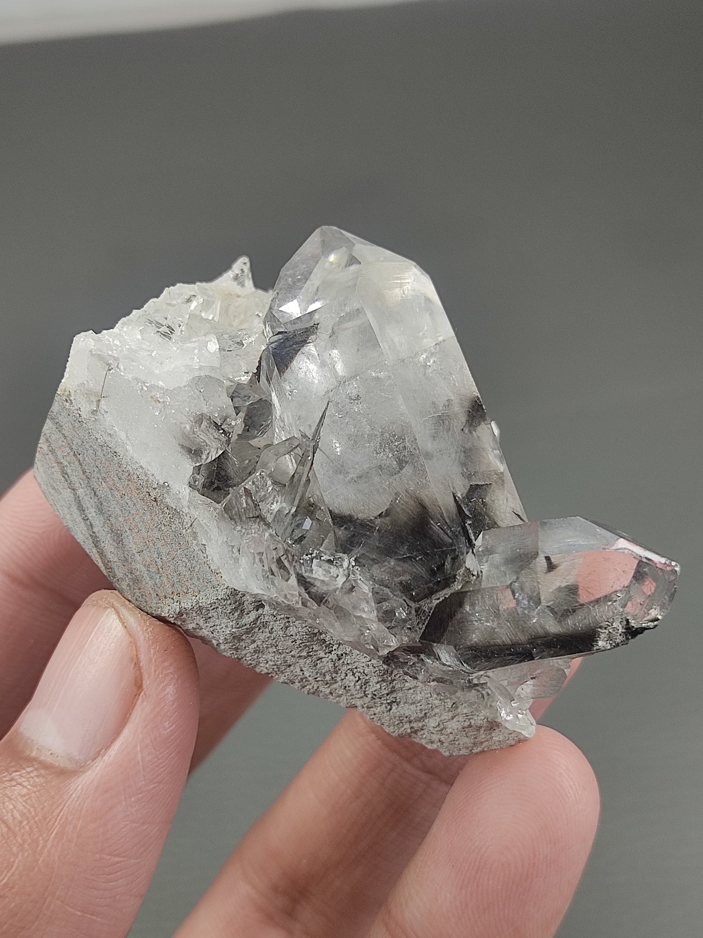 Brookite inclusions in quartz 78 grams