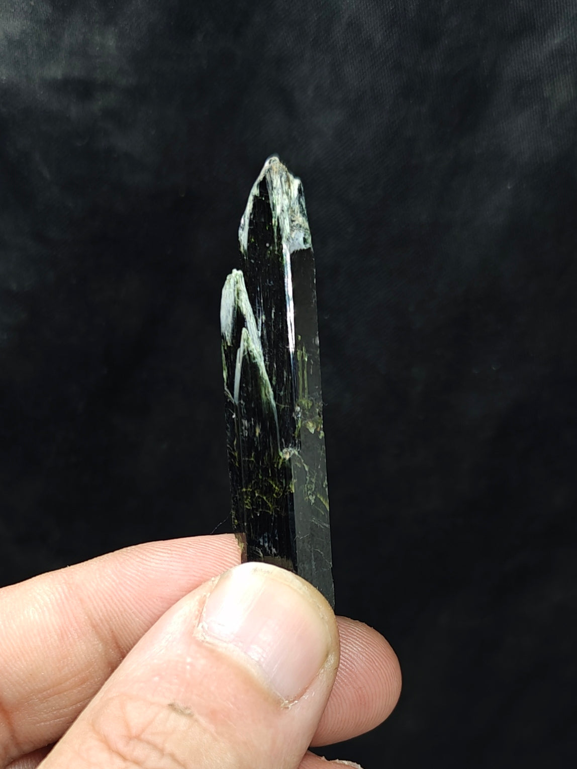 Aegirine crystal specimen 9 grams