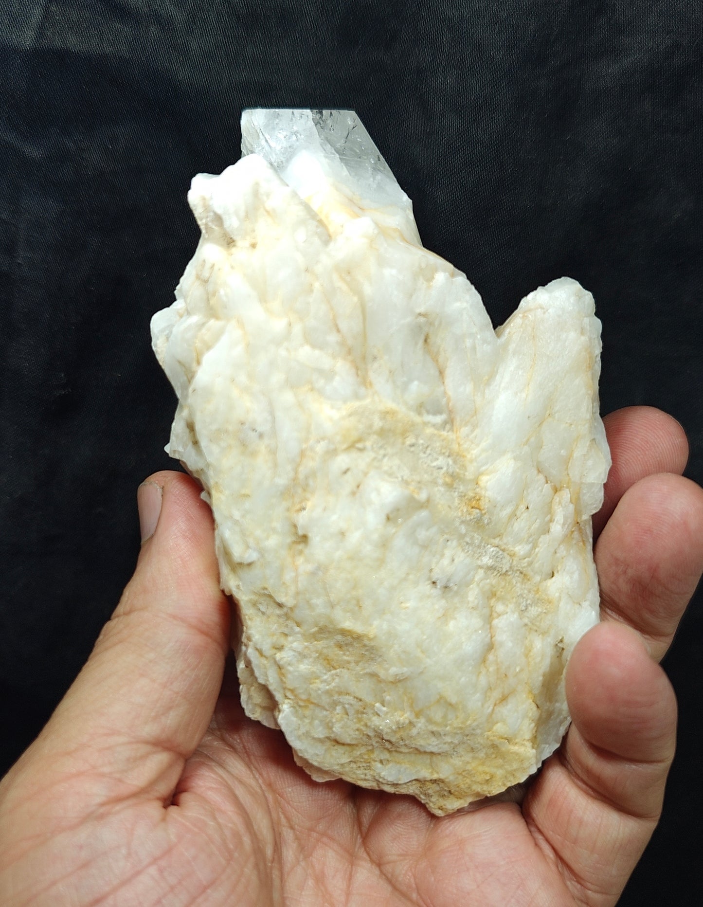 Natural Terminated quartz Crystals cluster 394 grams
