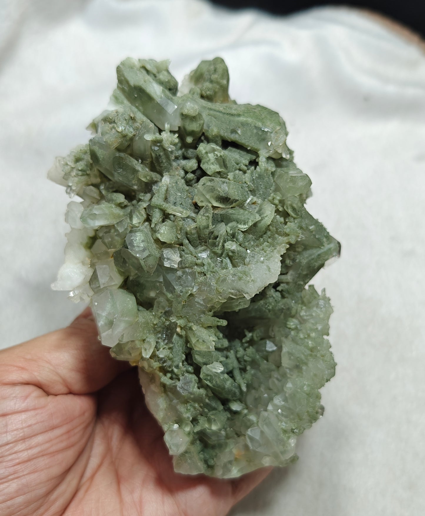 Chlorite Quartz crystals cluster 577 grams