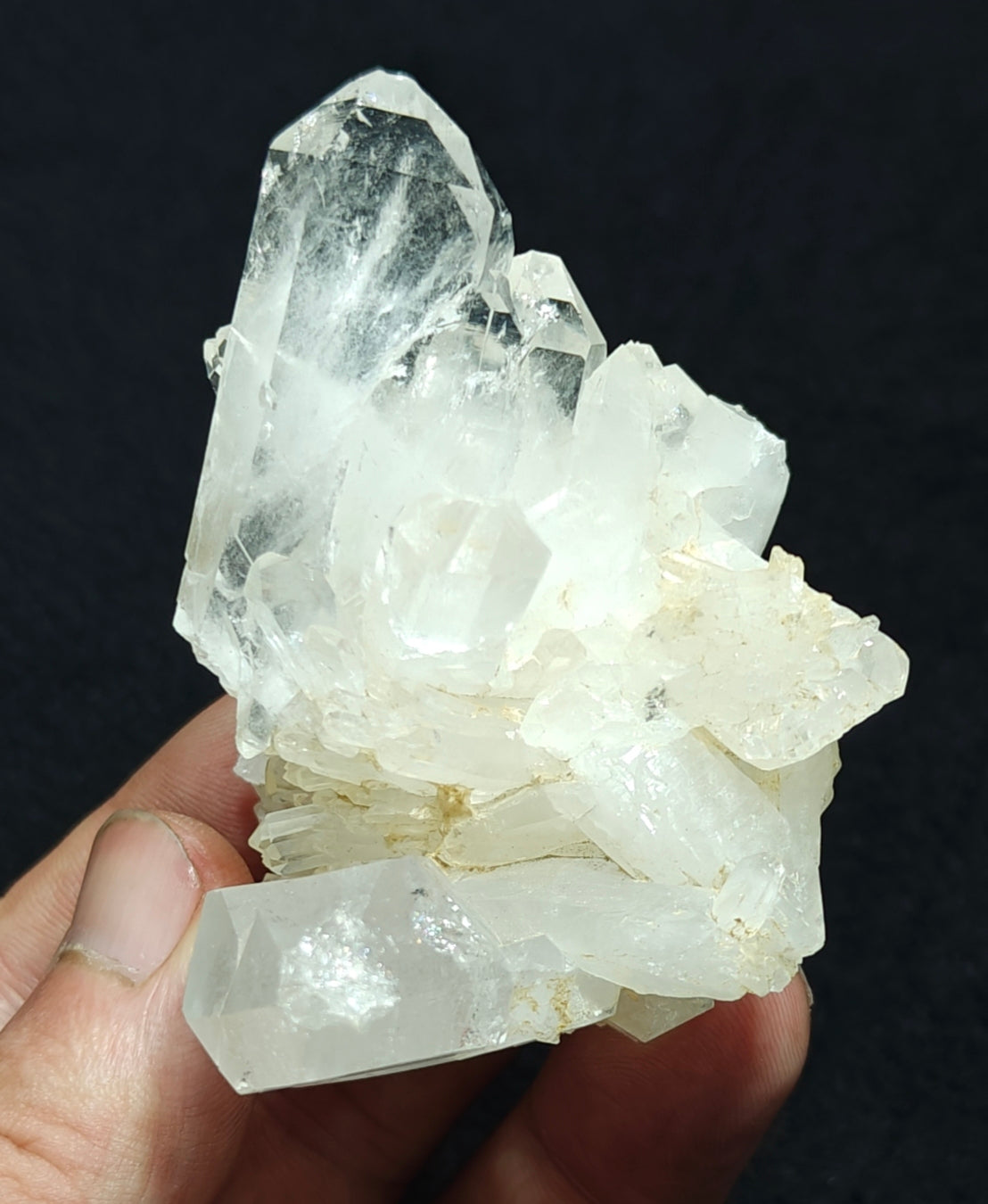 Single beautiful terminated Faden Quartz crystals specimen 132 grams