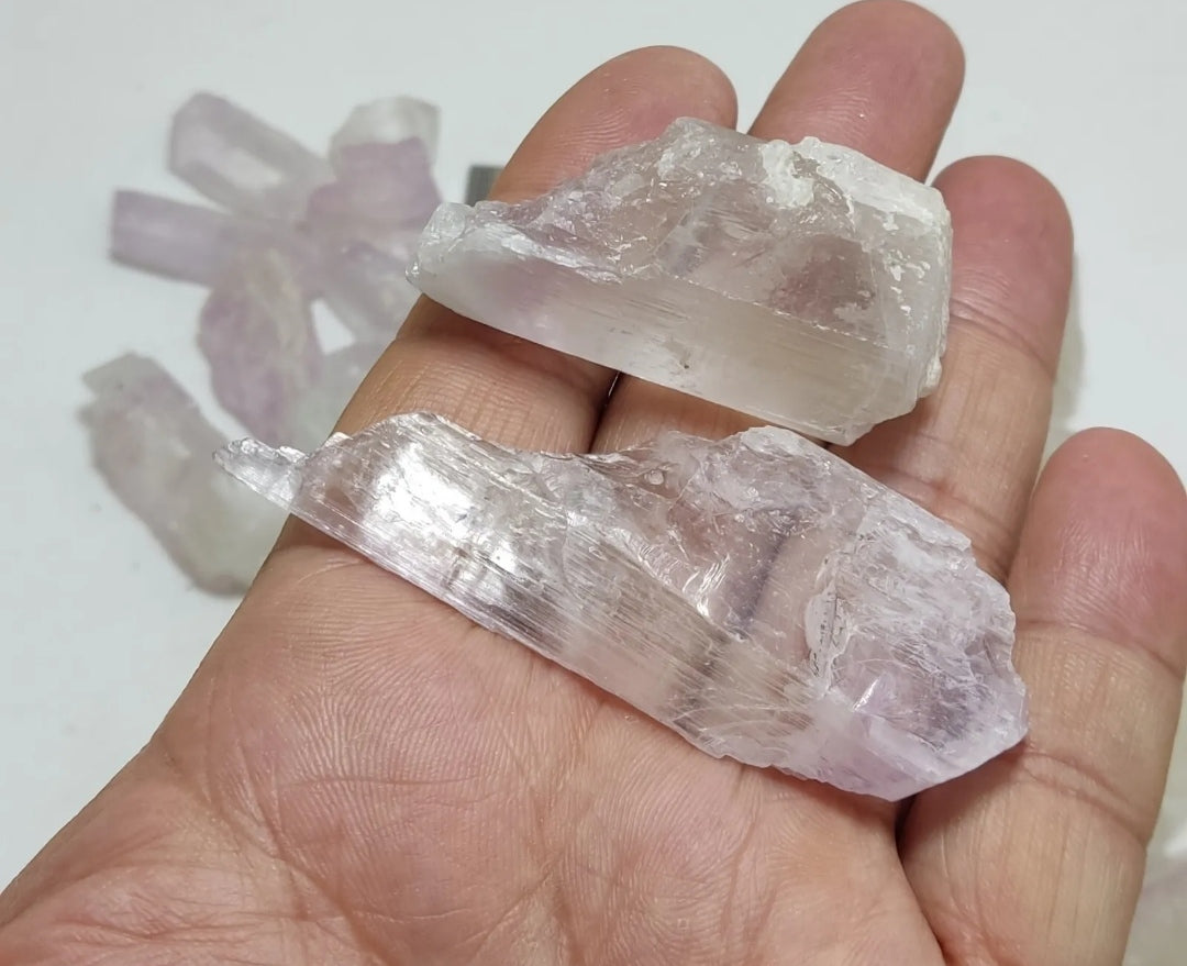 380 grams lot of rough Kunzite/spodumene