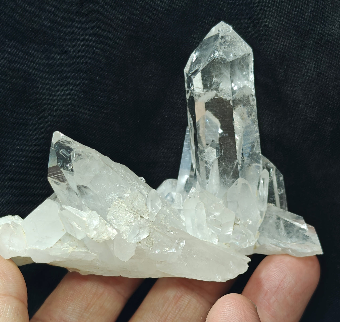 Natural terminated clear Quartz Crystal cluster 143 grams