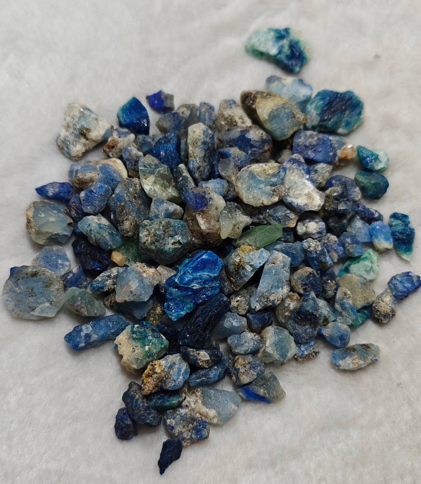Fluorescent sodalite/Afghanite collection 110 grams