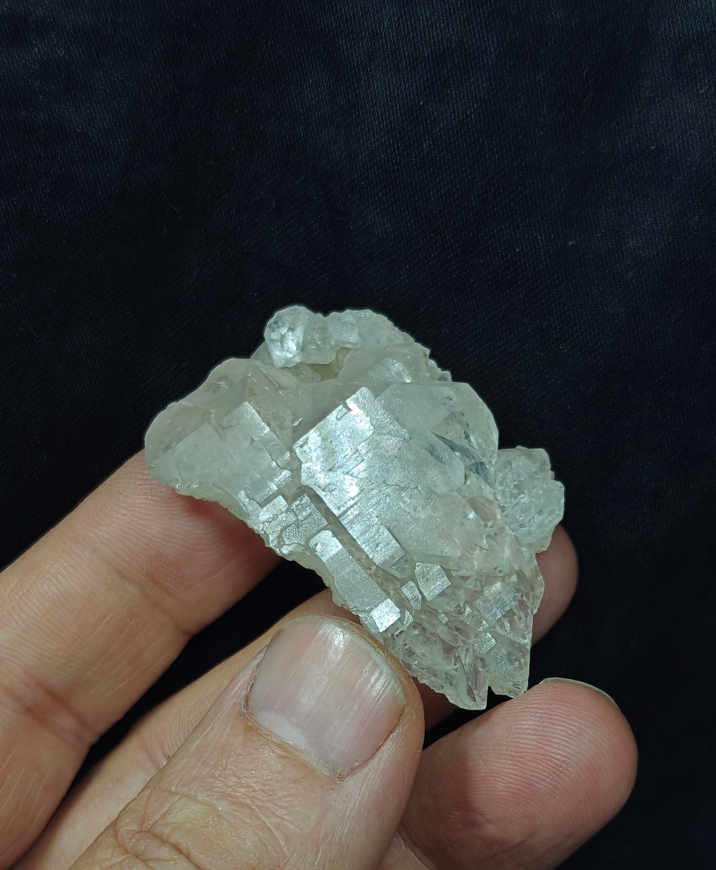 Natural gwindel quartz crystal 22 grams