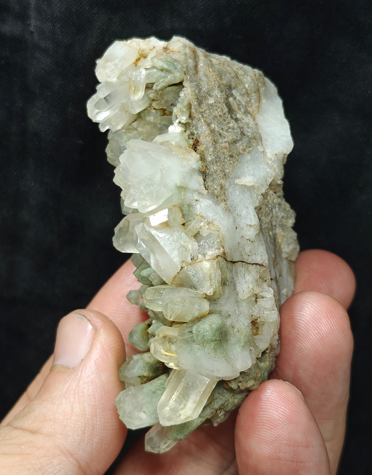 Natural terminated Chlorite Quartz crystals cluster 133 grams