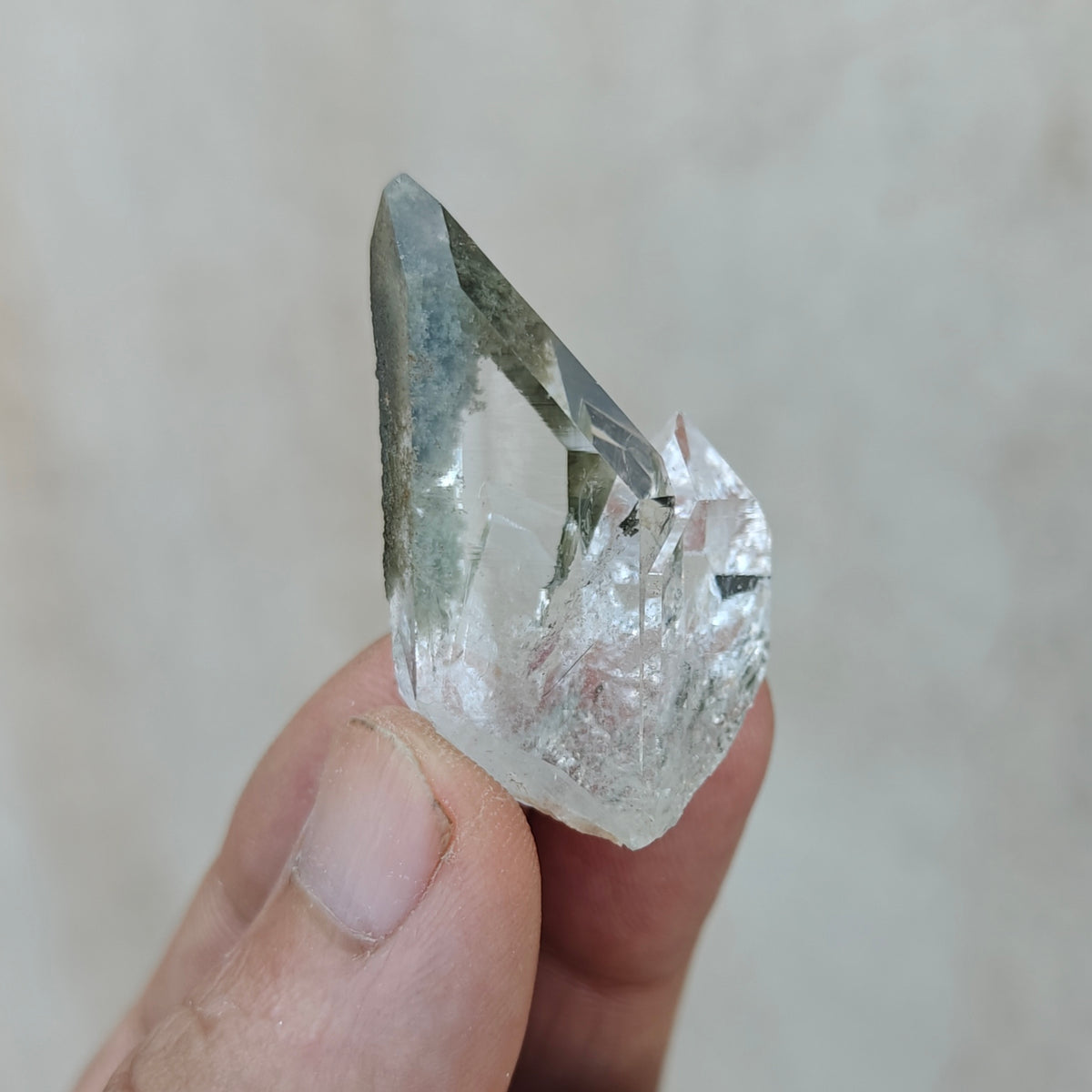 Natural chlorite Quartz crystal 22 grams