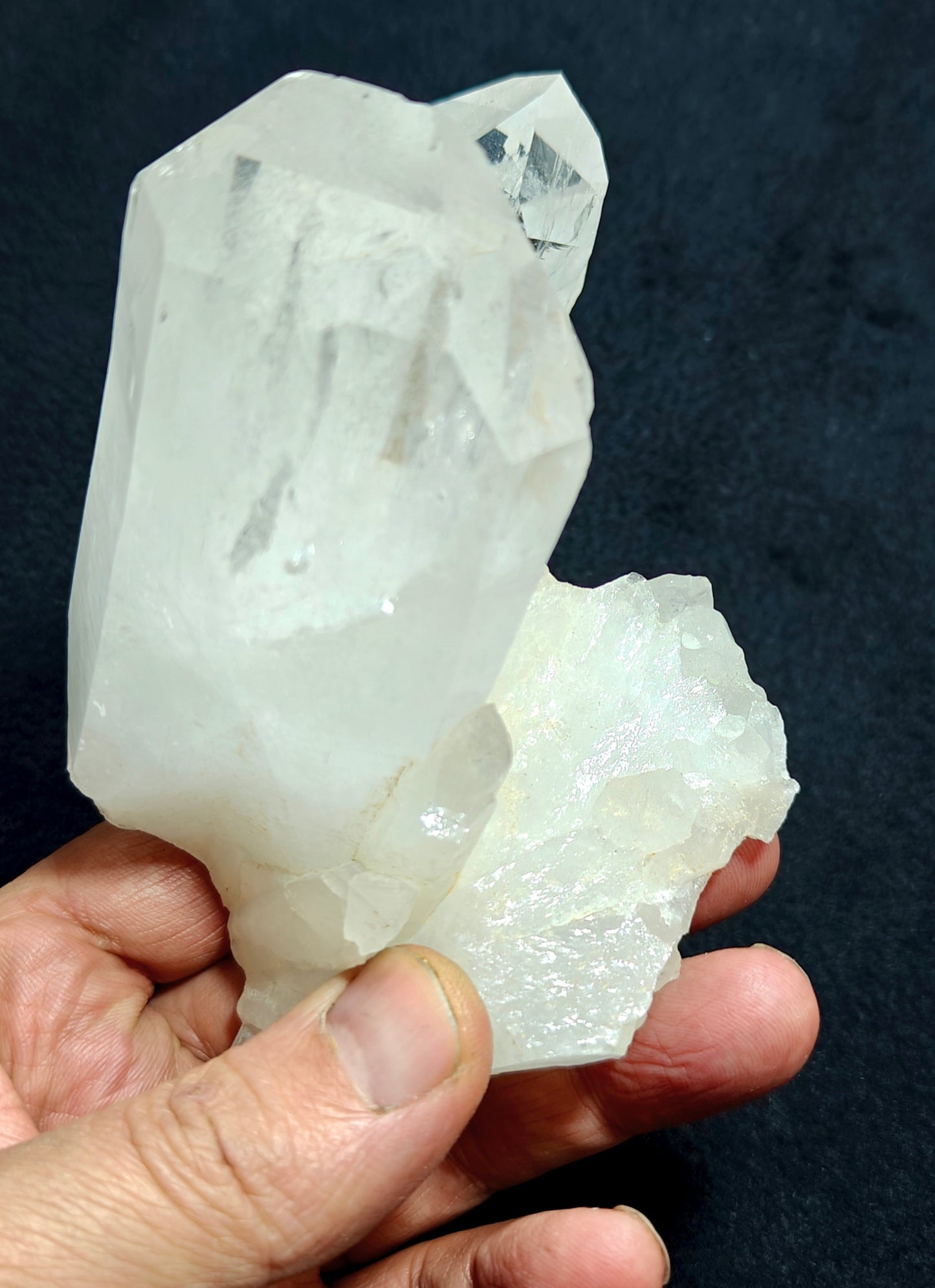 An amazing specimen of Quartz Crystals cluster self standing specimen 515 grams