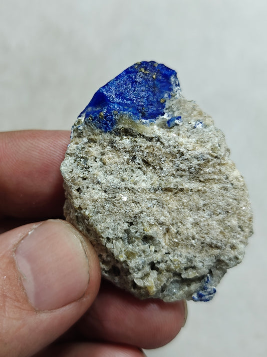 Amazing single Lazurite specimen on matrix 35 grams