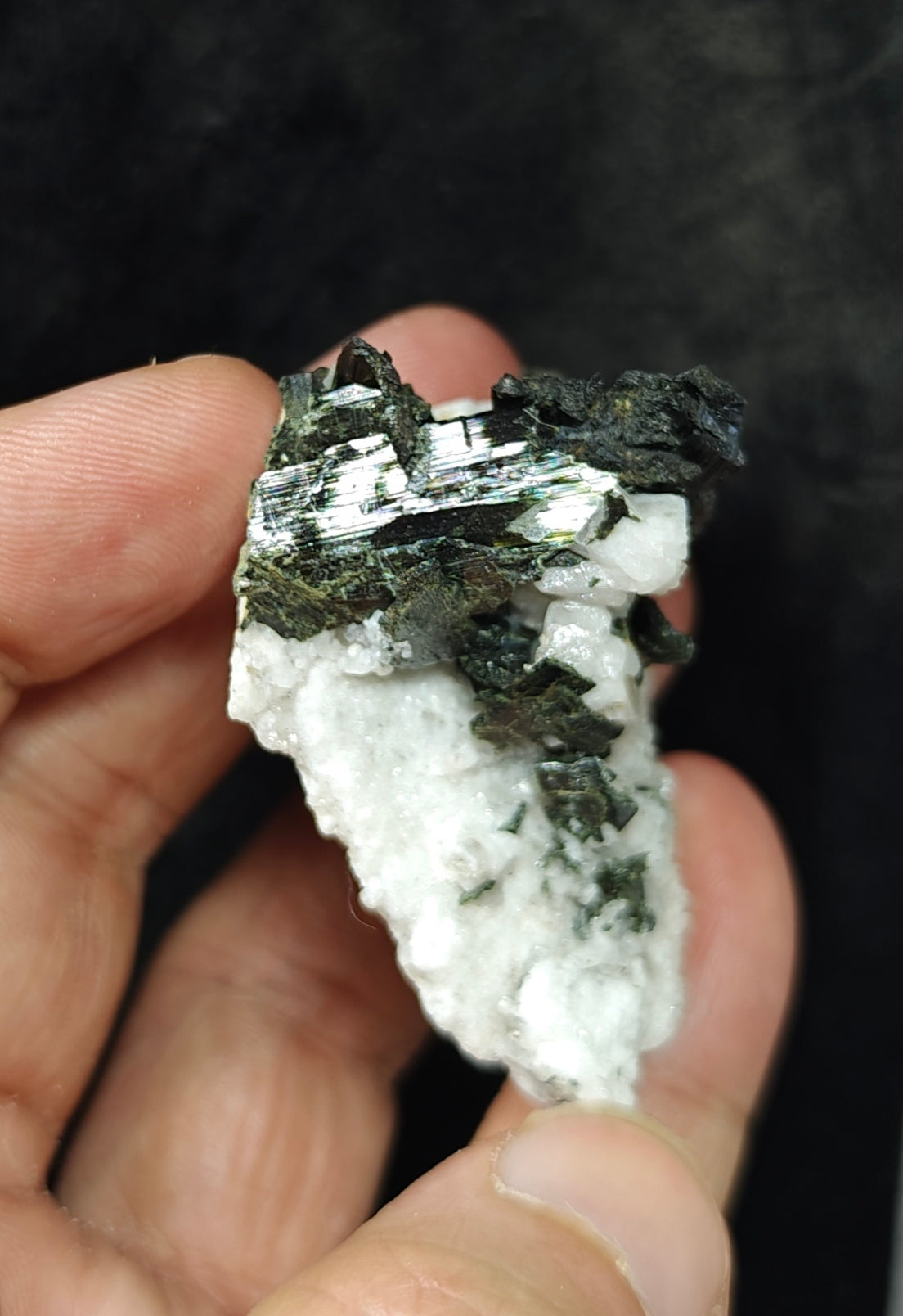 Single beautiful aesthetic aegirine crystals specimen 44 grams