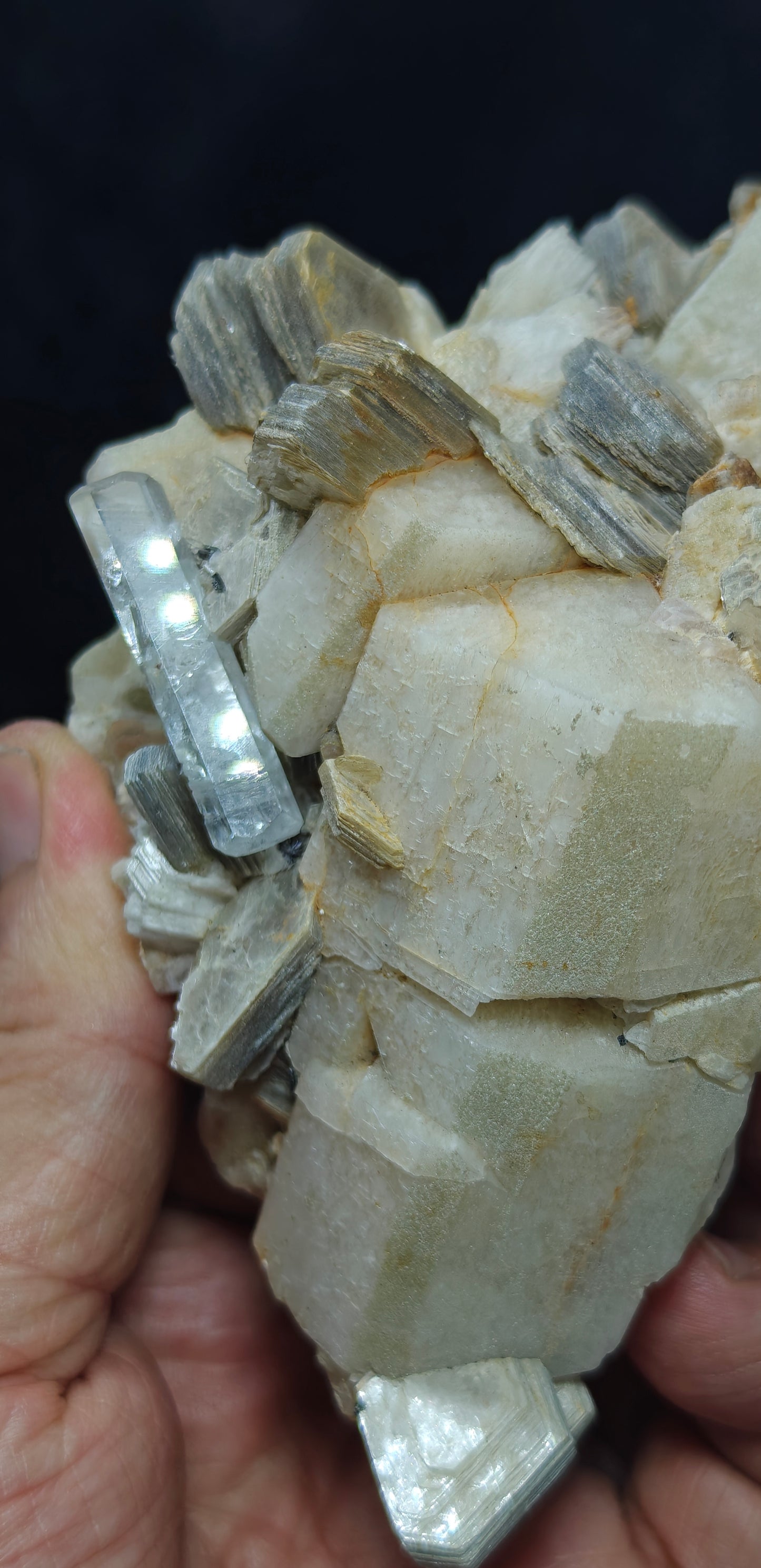 Aquamarine Crystal on matrix of Albite with Mica 452 grams